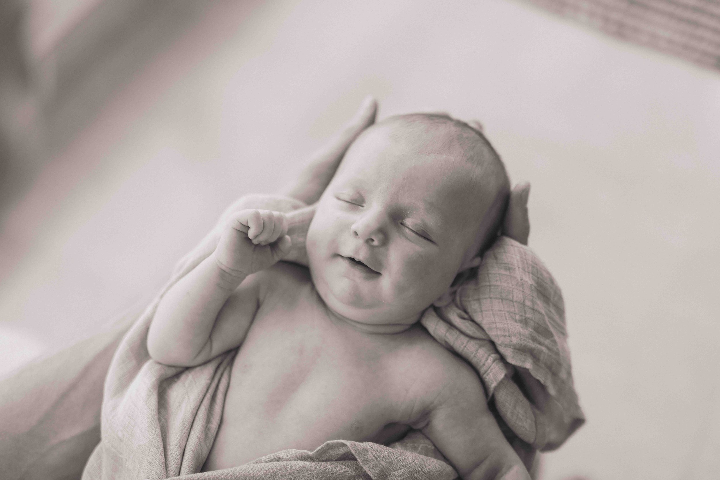 Newborn baby home visit shoot-4853.jpg