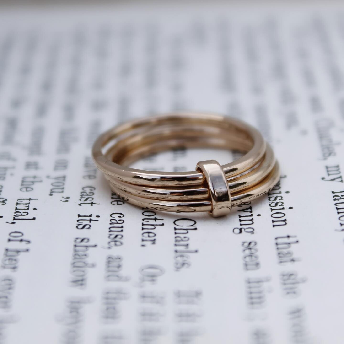 The perfect ring for fidgety fingers 💛.
.
#jewelleryremodel #recycledgold #ethicaljewellery #ethicalfashion #sustainability #bristoljeweller #goldrings