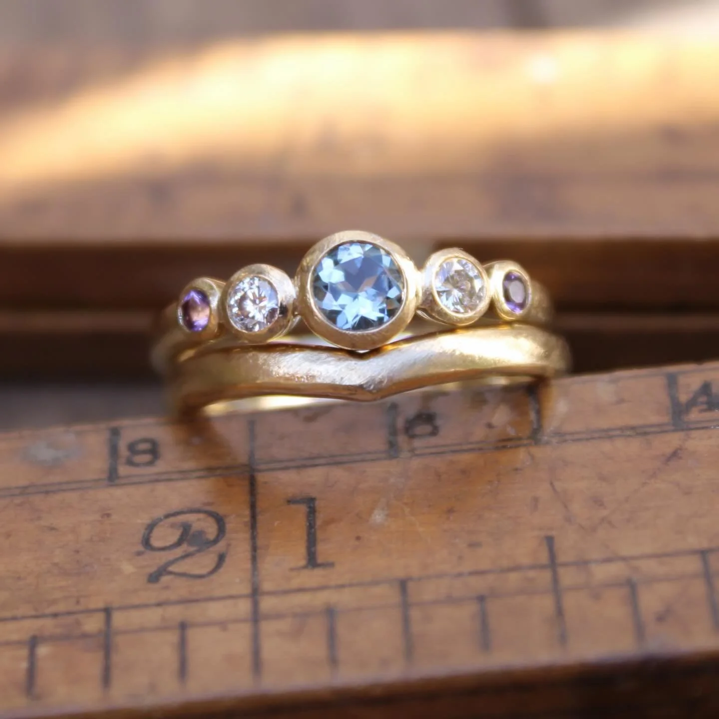 18ct yellow &amp; 18ct white 💛🤍
.
&hellip; made using my hands, hammers &amp; fire &hellip;
.
.
#bespokeweddingrings #madebyhand #bristoljeweller #handmadeweddingrings #benchpeg