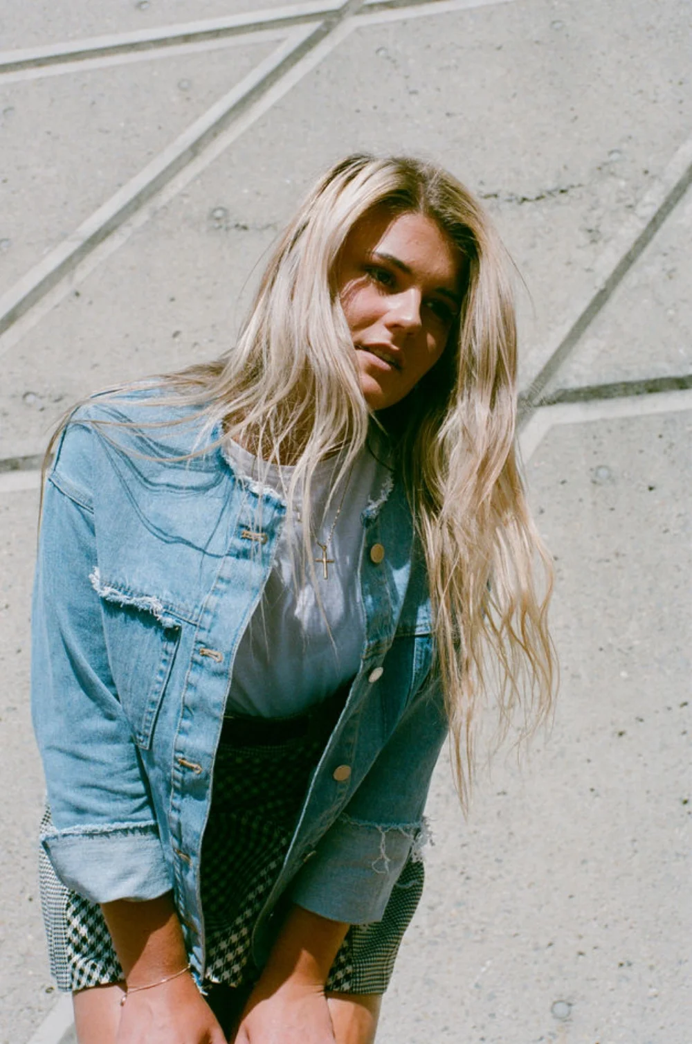 Meet Eliott whose voice will have you experiencing every emotional thing. Her new song Over and Over is your perfect melancholy Easter weekend feeler 