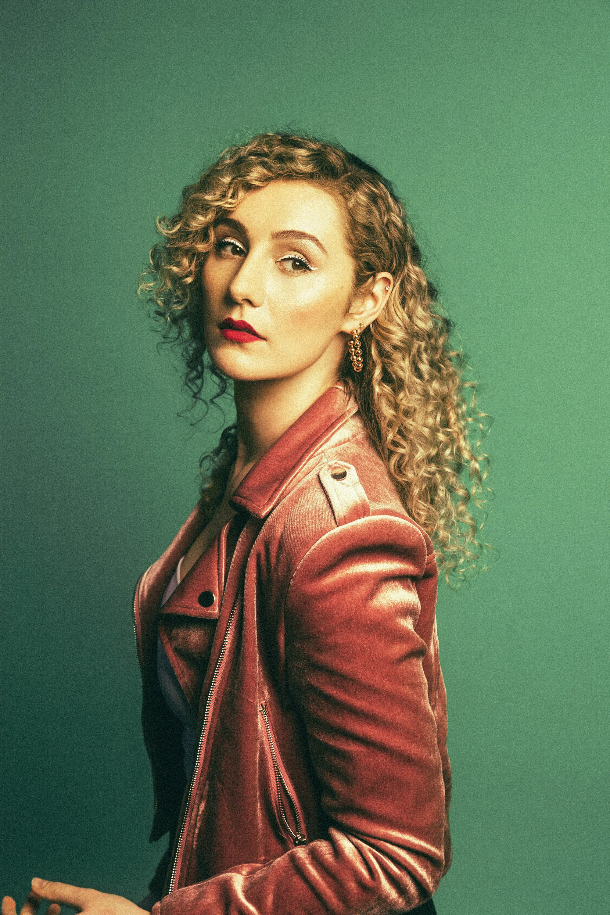 INTERVIEW: Biond talks glitterpop, hook up culture and the joy of 1980s music