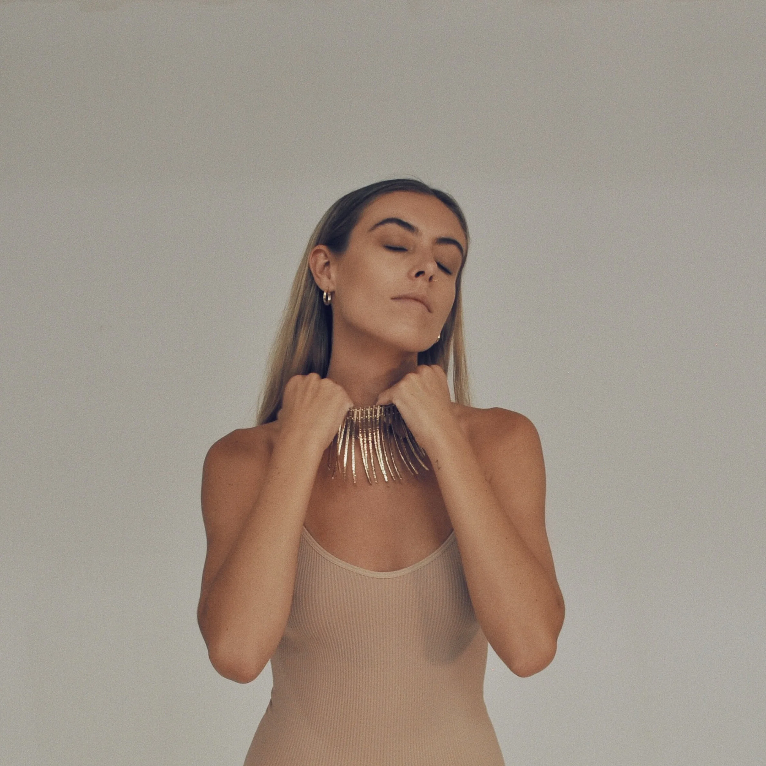 INTERVIEW: Teischa releases video for stunning new single 'be alone': "This next collection of music feels the most true to me so far."