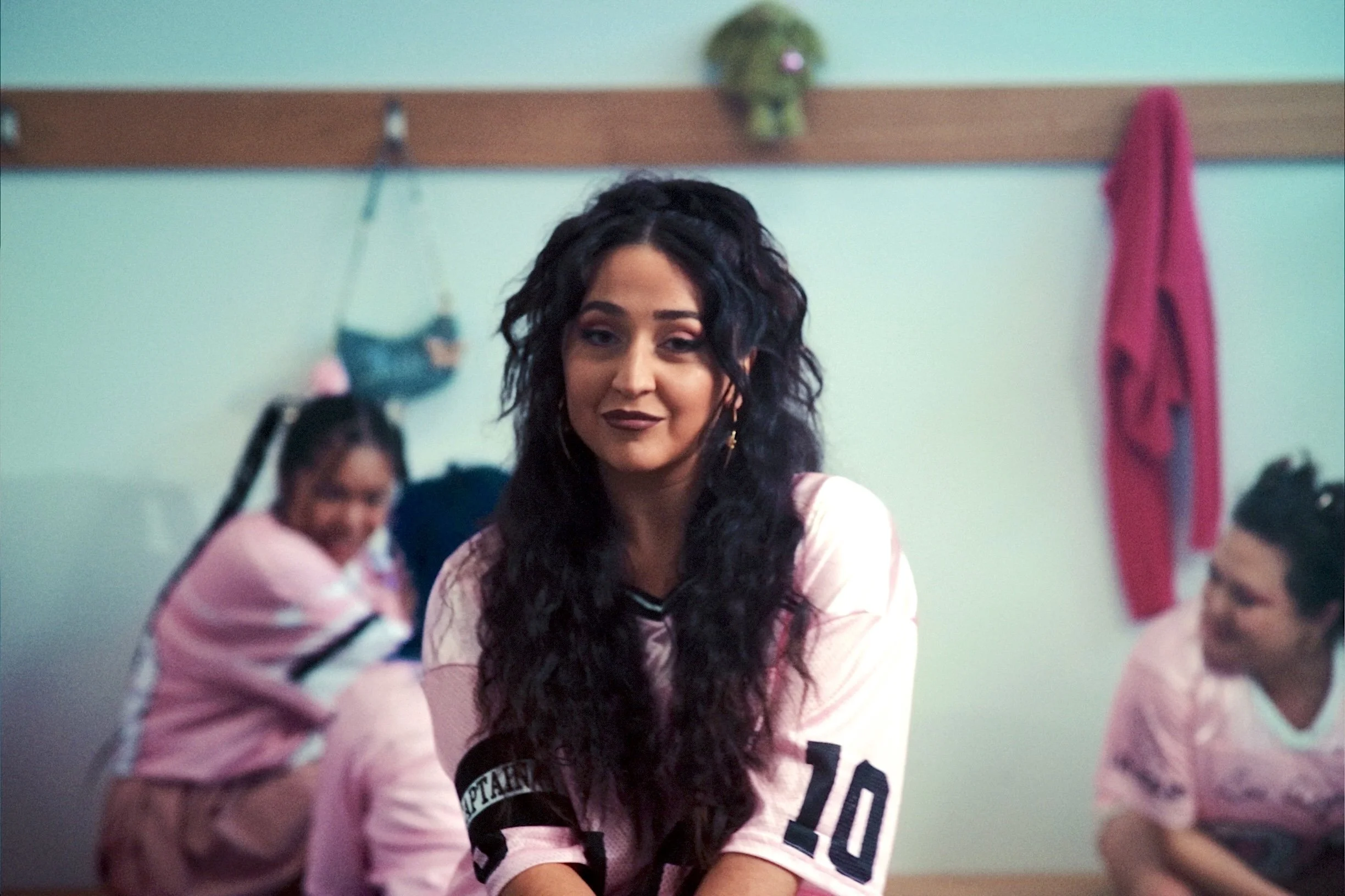 VIDEO PREMIERE: ELAURA releases captivating new single 'That Ain't It'