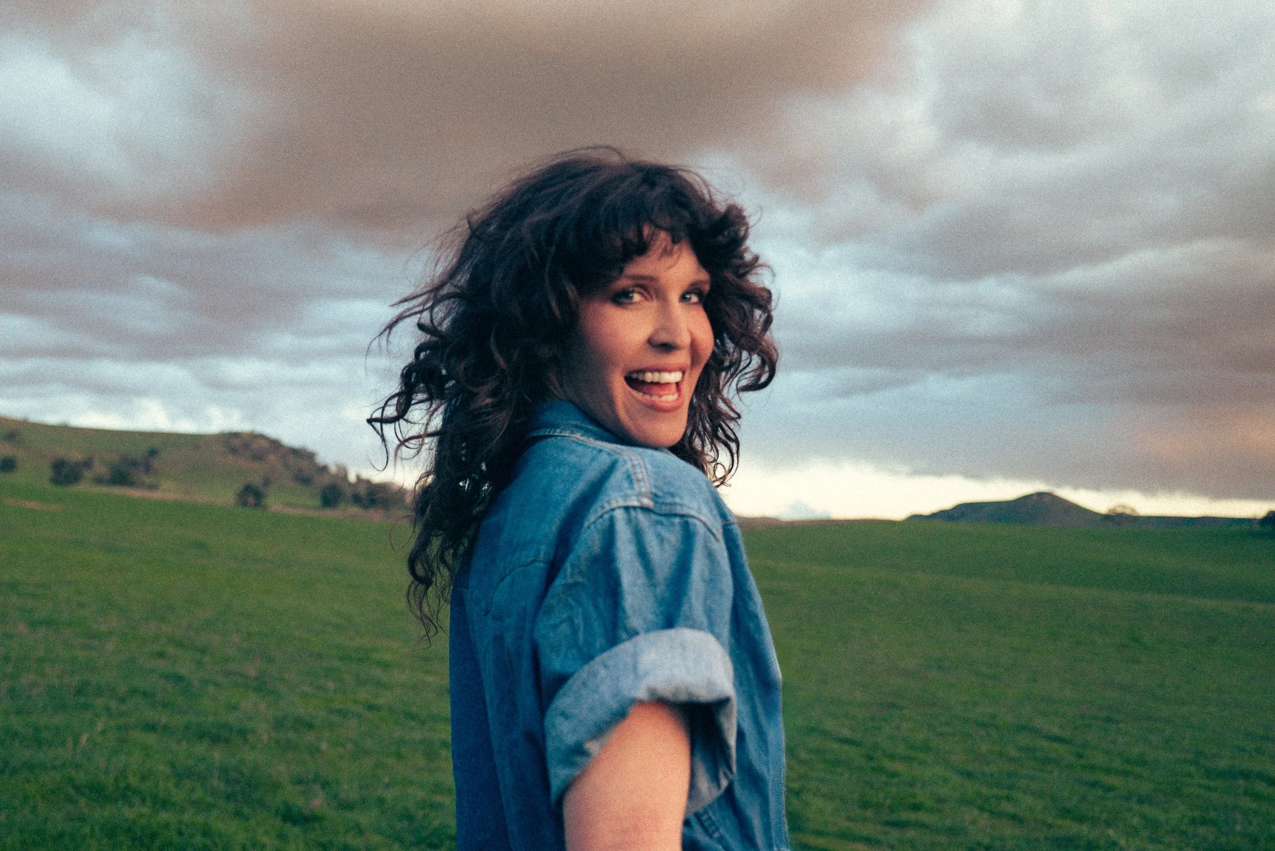 INTERVIEW: Fanny Lumsden on her fifth album 'Traditions': "If you can look at it in a light of your own empowerment, maybe you'll get some meaning from it"
