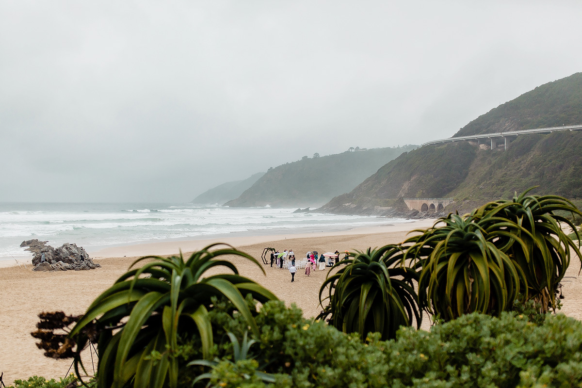 Rainy Beach Wedding - Uwes &amp; Cindy