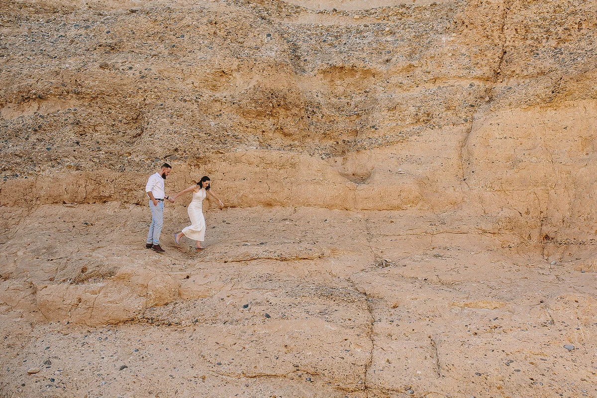 Engagement Photography in Namibia in the sesriem Canyon