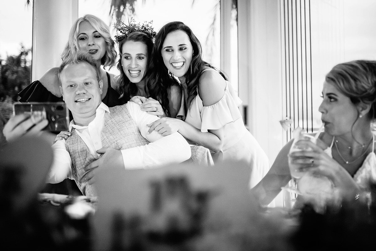 Funny wedding moment with Groom and Bridesmaids at a wedding in Plettenberg Bay.