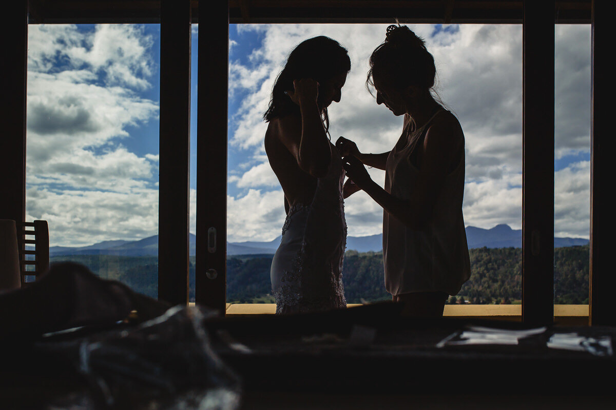 Getting Ready elopement moments before the ceremony.