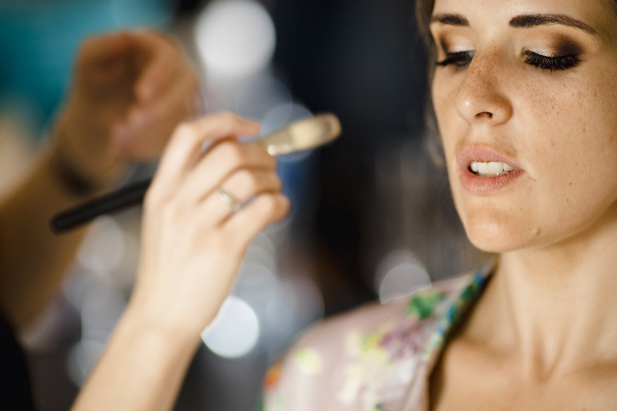 Bridal Make-up close-up images before the wedding ceremony.