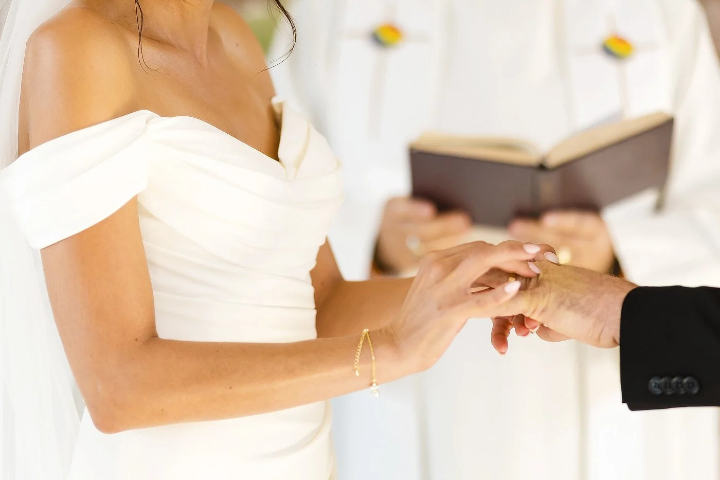 11_Elegant-Seaside-Wedding-in-Knysna-with-Matthew-and-Chyrissé-at-Villa-Castollini.jpg
