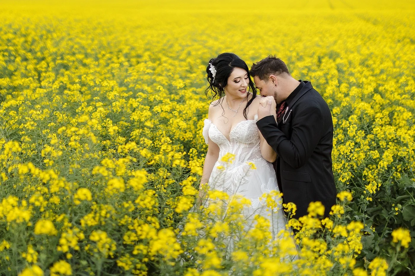 Moody Wedding during early spring in George with John and Tamzin
