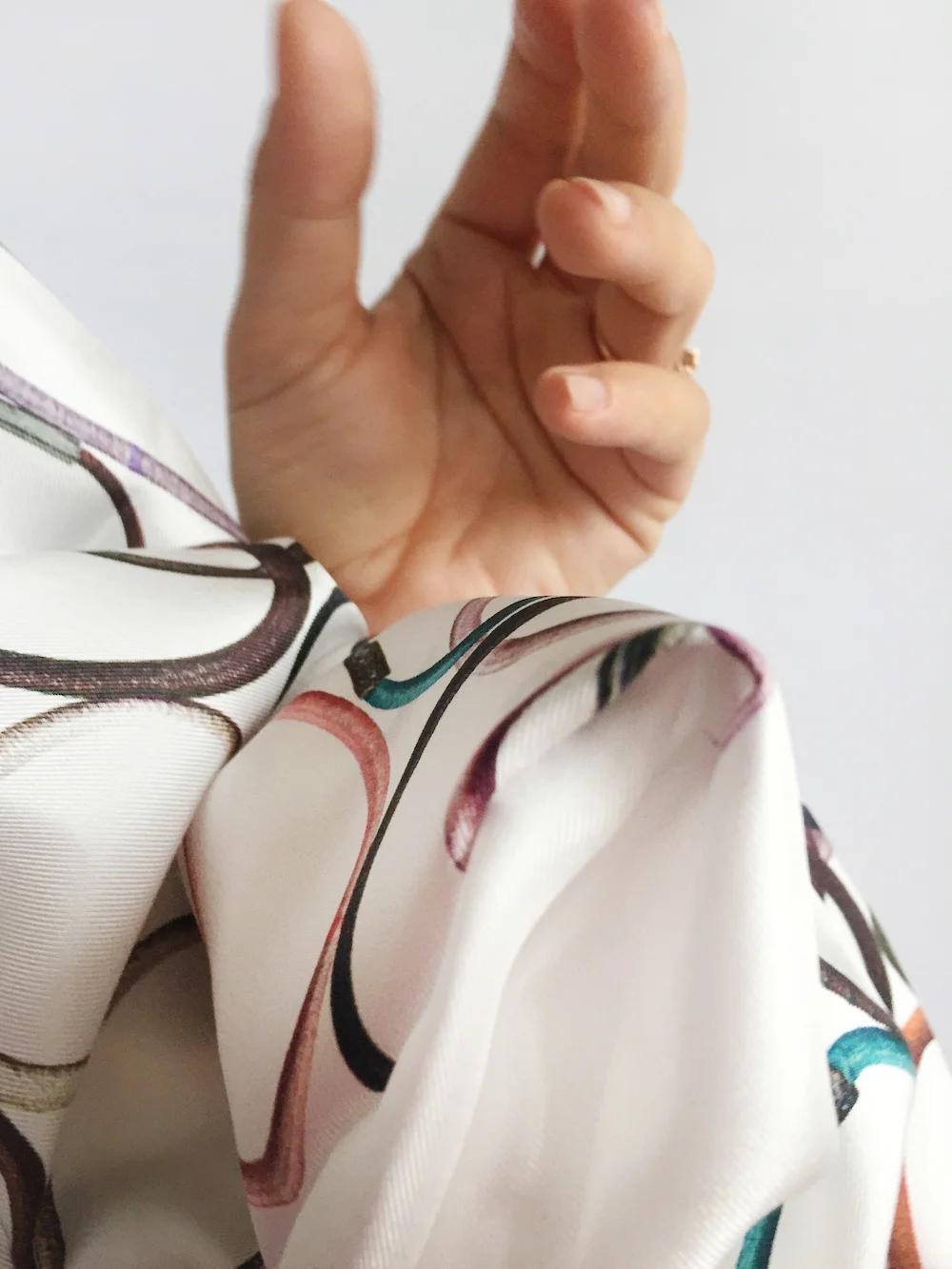 MEGA SCRUNCHIE WHITE ELASTICITIES.jpg