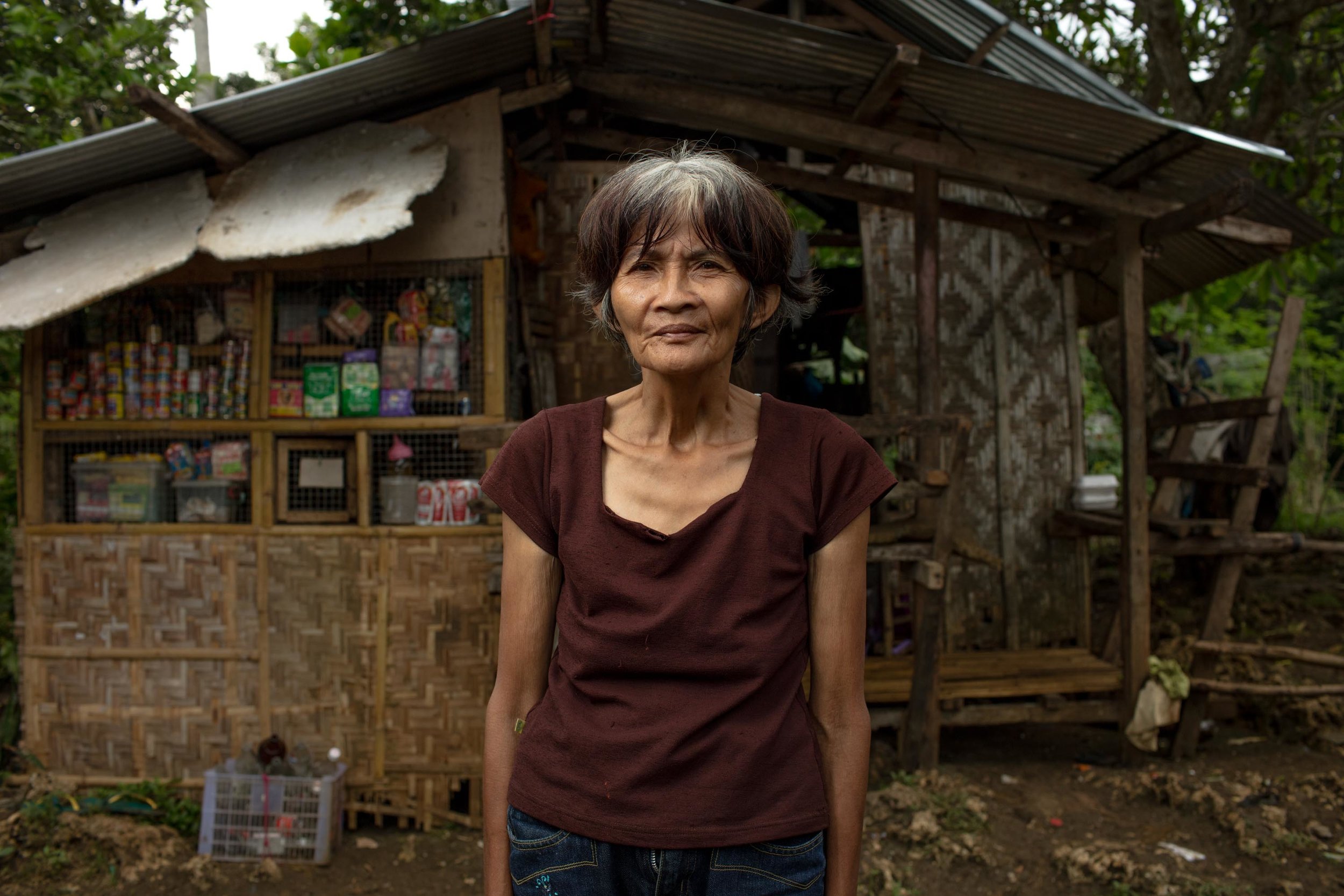  My name is Nieves and I am 62 years old. I collect Kangkong (leafy vegetables) and sell them on the sidewalk, so that I can buy rice to eat. Before that I sold pineapples. Due to poverty, I wasn’t able to send my children to school. One of my marrie