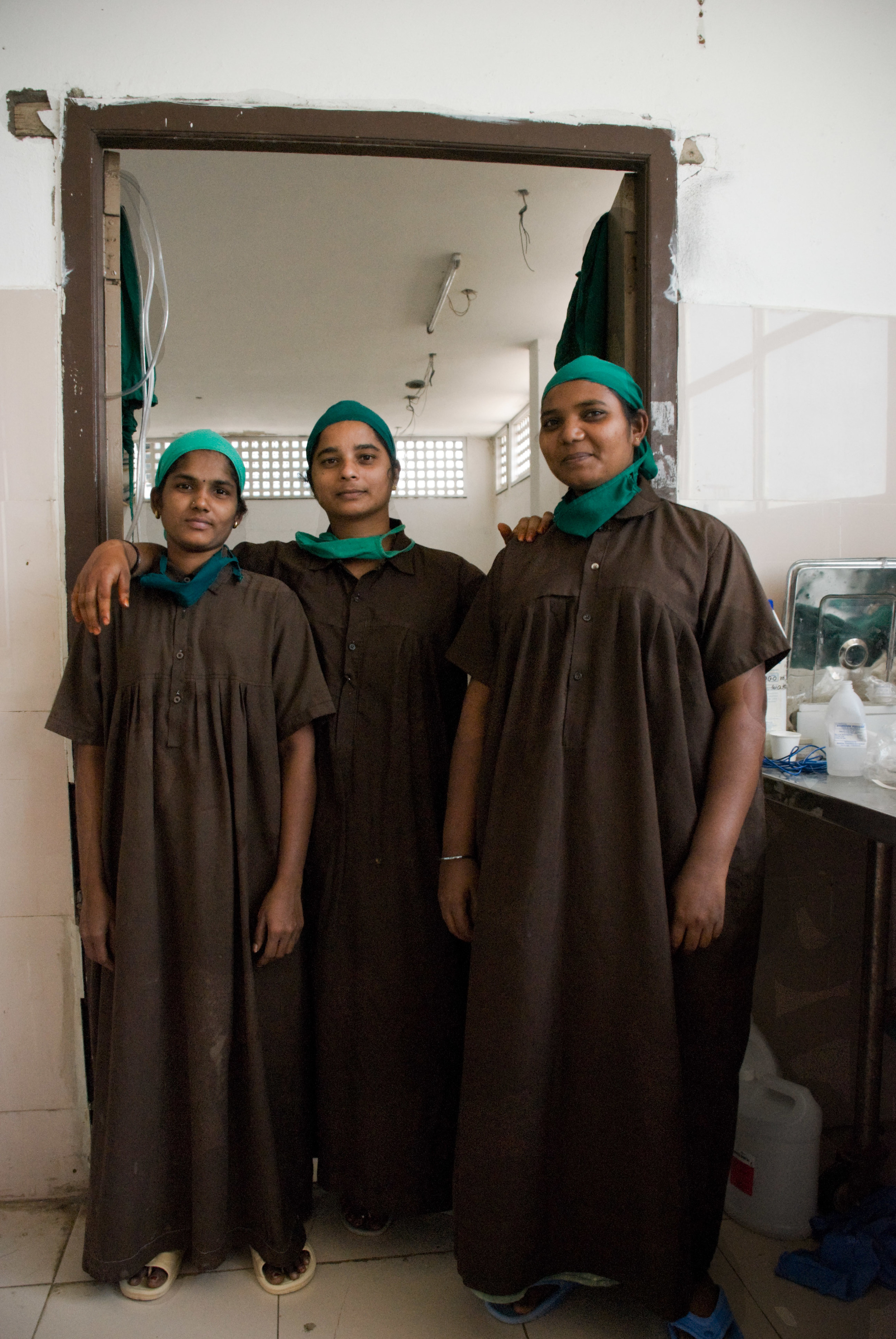 3laundrygirls.jpg