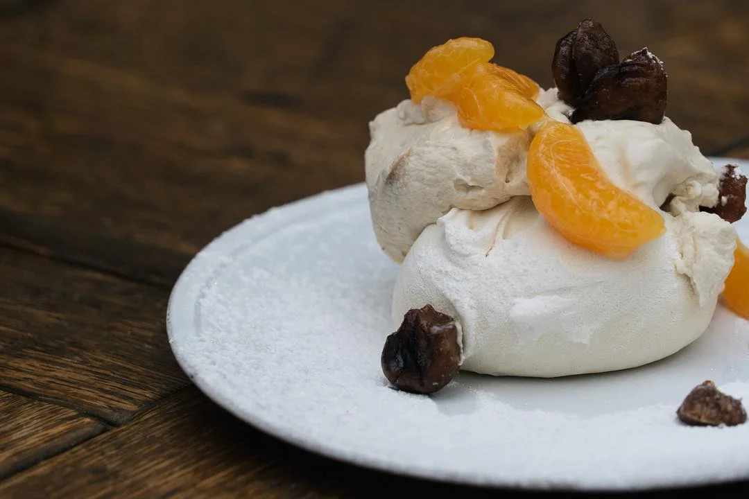 Meringue with clementines and chestnuts,