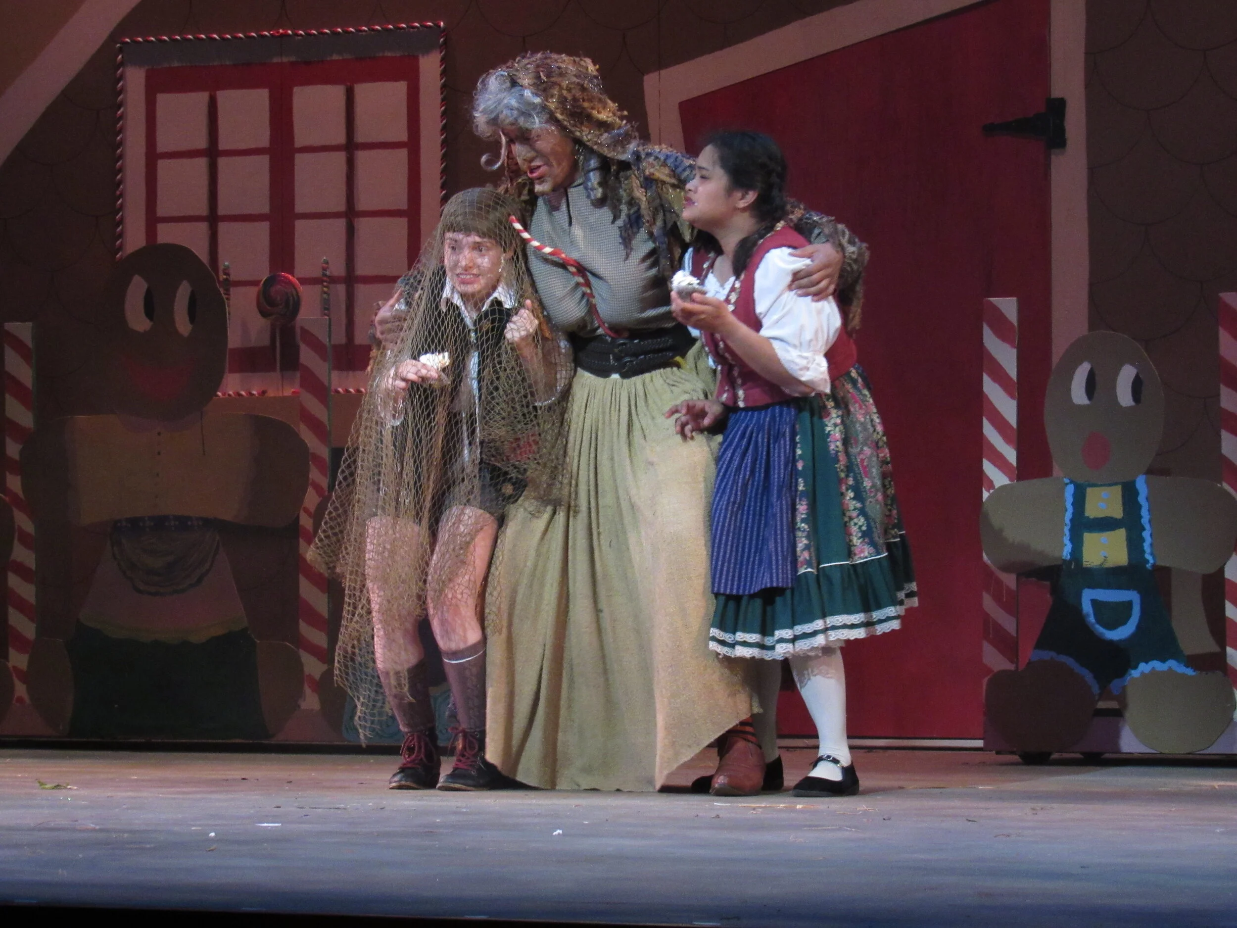 Hansel and Gretel find the Witch.