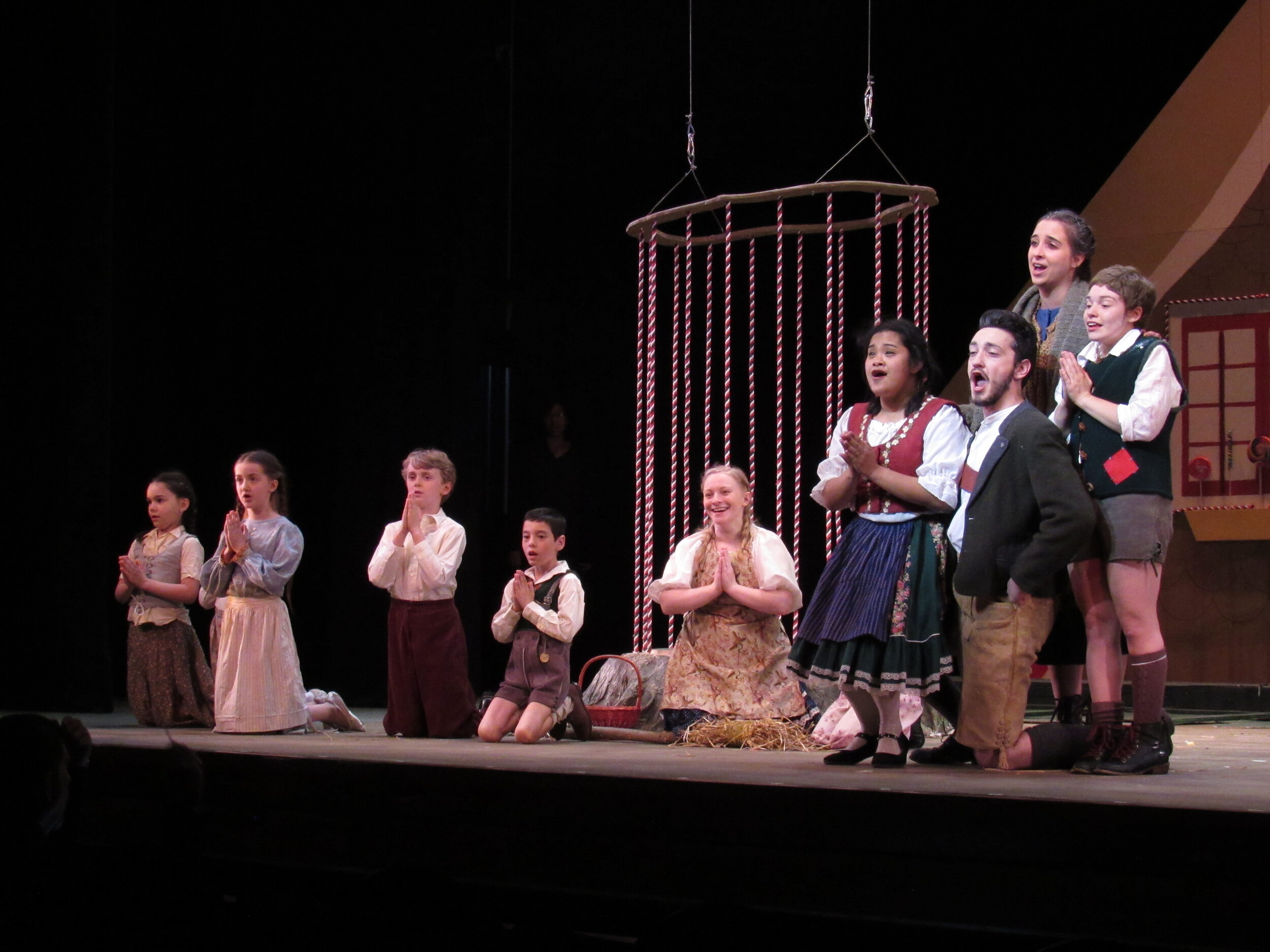 Hansel, Gretel, Mother, Father and the saved Gingerbread Children