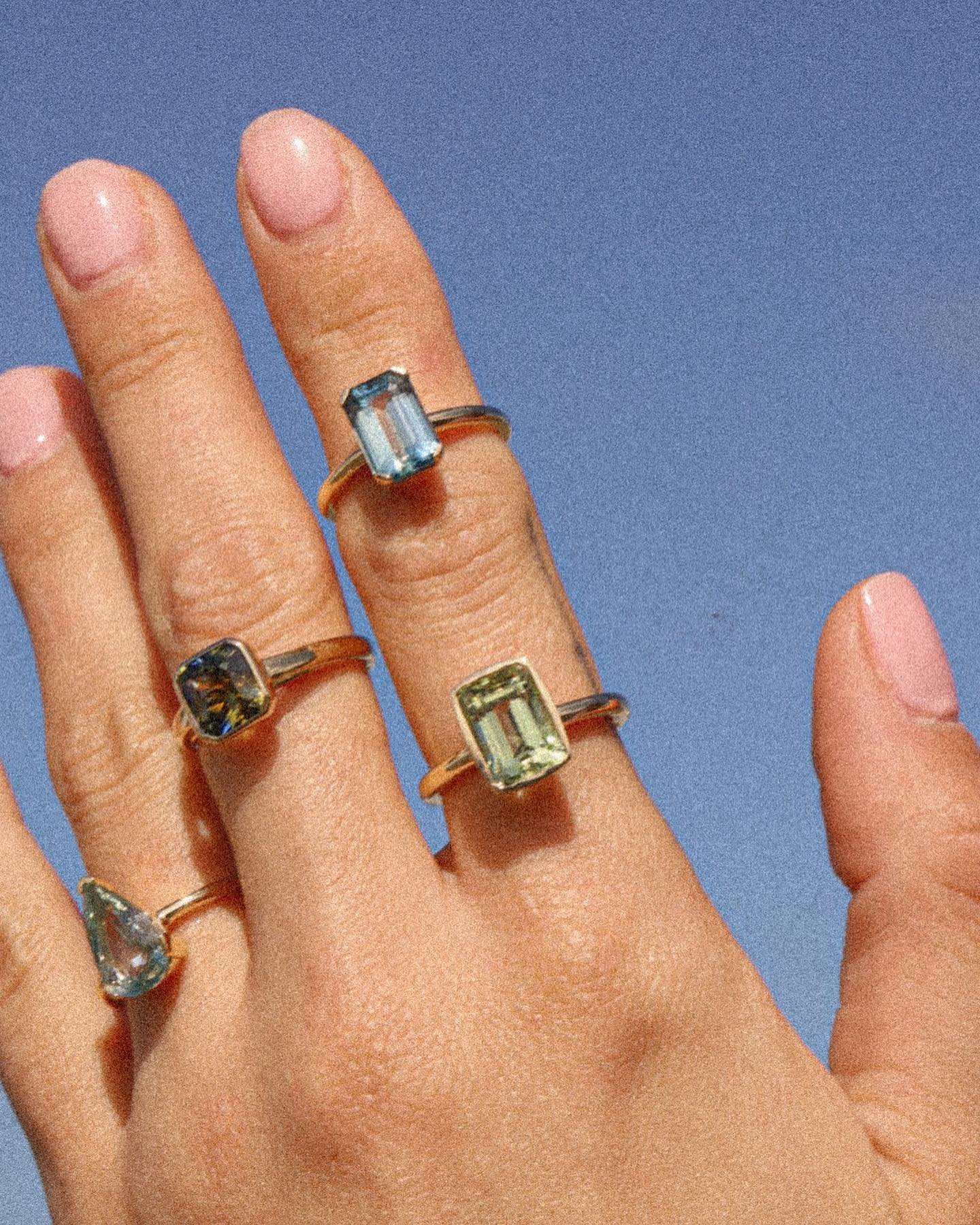 🌊 To The Sea 🌊 
Discover the stunning sapphires, emeralds, opals and more one-of-a-kind gemstones of @marrowfine&rsquo;s sea-inspired collection - Show now in their showroom at Lido Marina Village. 
#LidoMarinaVillage