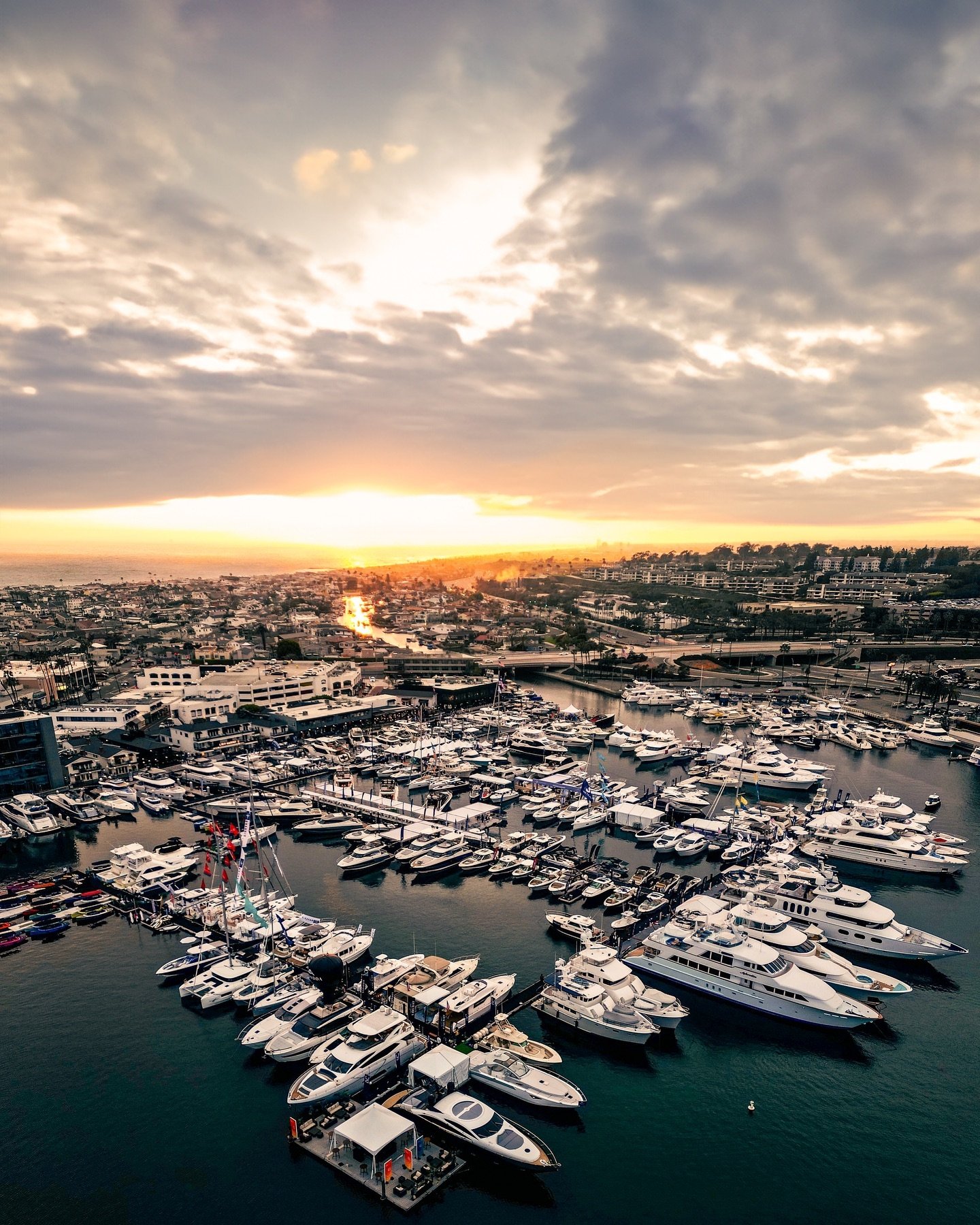 The Newport Beach International Boat Show is BACK ⚓️ Don&rsquo;t miss @officialnbibs: The largest boat show in Southern California, happening right here at Lido Marina Village this Friday through Sunday. 
Learn more and get tickets through the link i