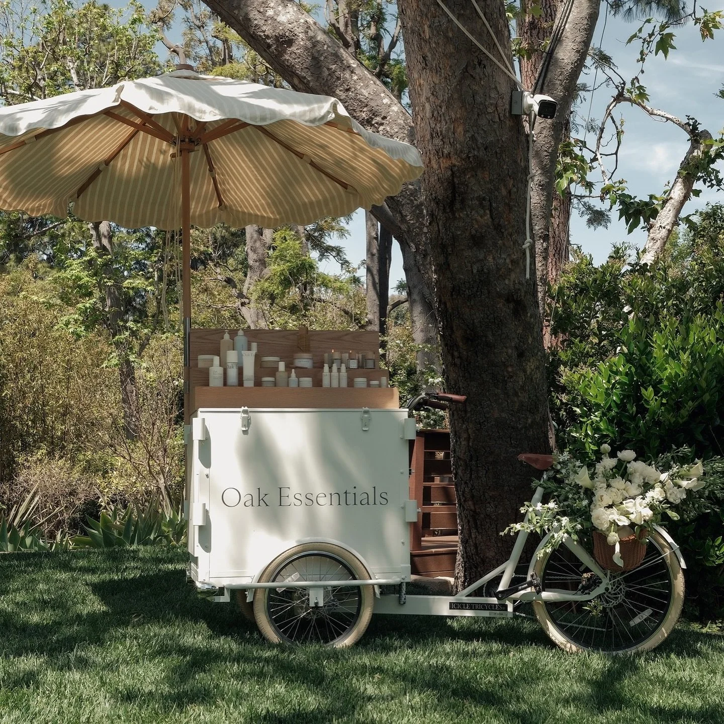 @oakaessentials is taking self-care on the road, and bringing its signature world of calm to @jennikayne at Lido Marina Village.⁠
⁠
Expect indulgent face and body treatments, full-size Oak Essentials gifting and a first look at the all-new Blue Tansy