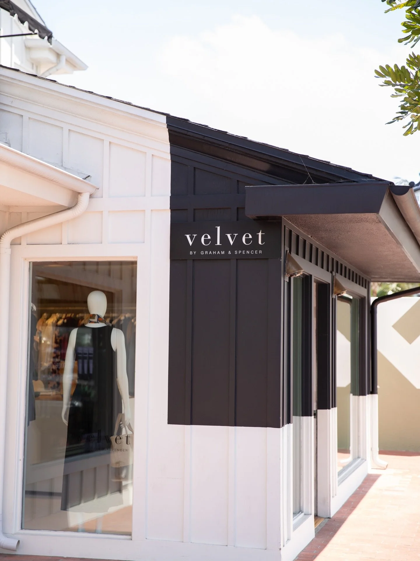 The kind of pieces that make getting dressed easy.⁠
Fresh staples from @velvettees, now in store. #LidoMarinaVillage