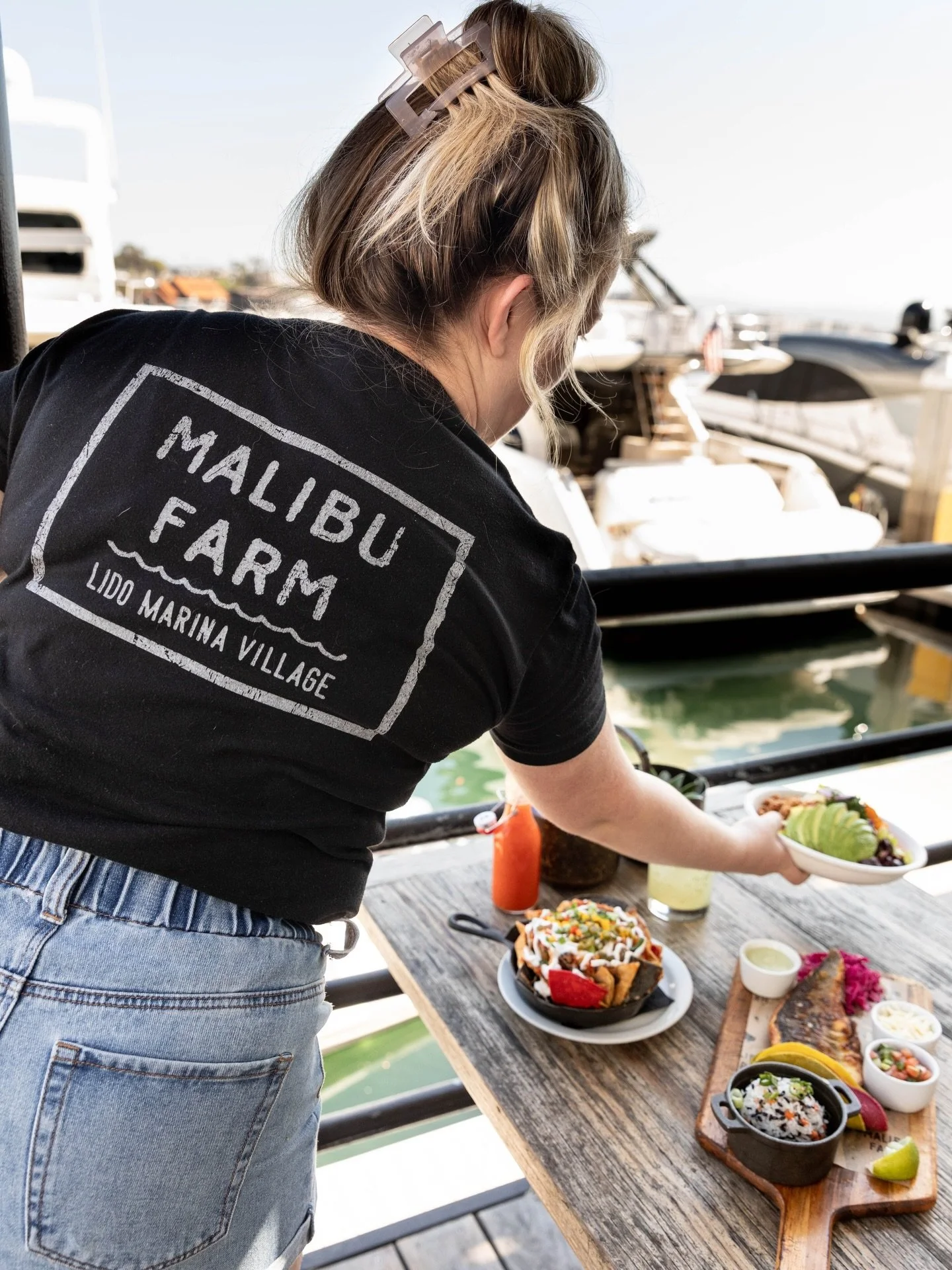 A few of our usuals from around Lido Marina Village...⁠
⁠
✨ Newport Nachos from @malibufarmlido 
🤍 Lido Lunch Combo from @lidobottleworks 
🌮 Fish Tacos from @circlehookfishco 
🍕 Salad + Pizza from @skal.pizza 
⁠
#LidoMarinaVillage