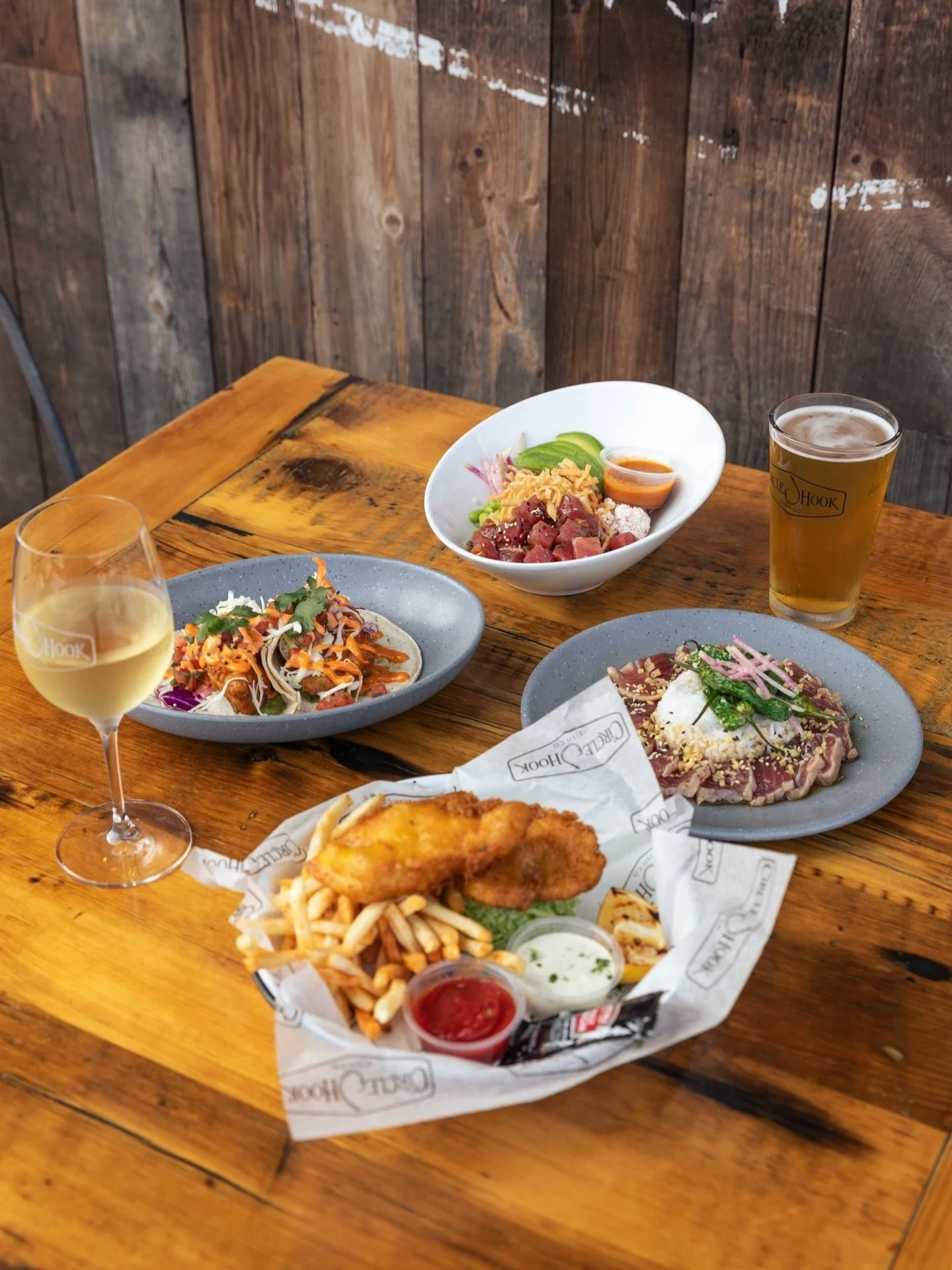 Today&rsquo;s lunch spot&hellip; ⁠
@circlehookfishco 
⁠
#LidoMarinaVillage