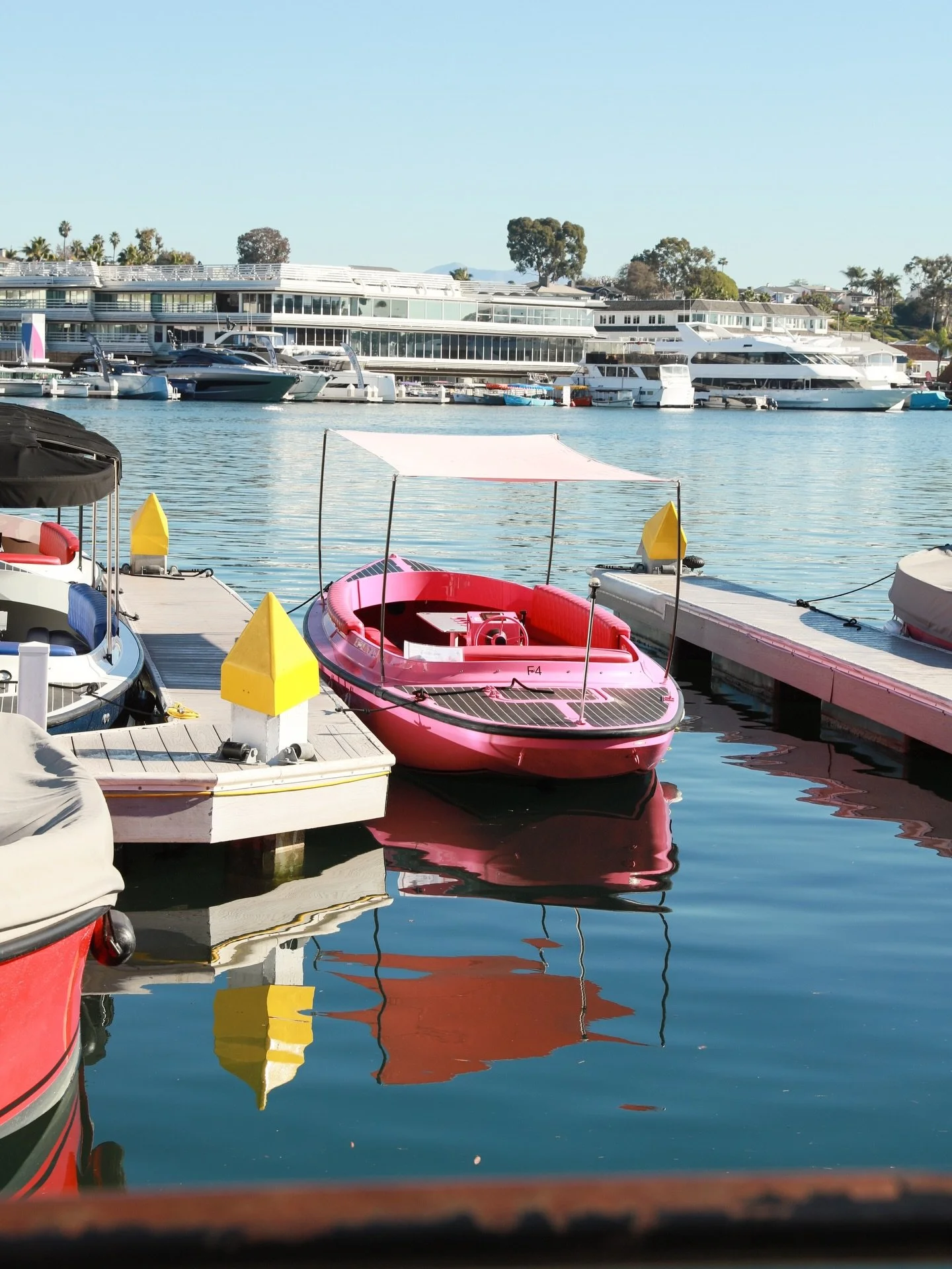 See you out on the water with @eboatsrental 🌊⁠
Book your next ride through the link in our bio! #LidoMarinaVillage