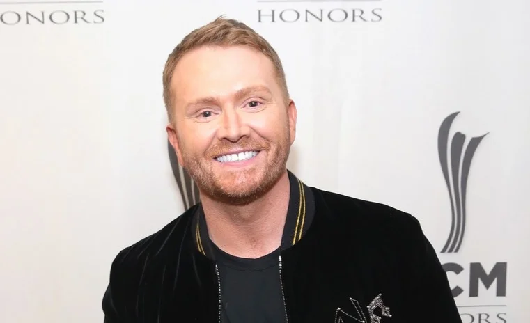 shane-mcanally-gives-moving-speech-at-acm-honors-i-didnt-know-02.jpg
