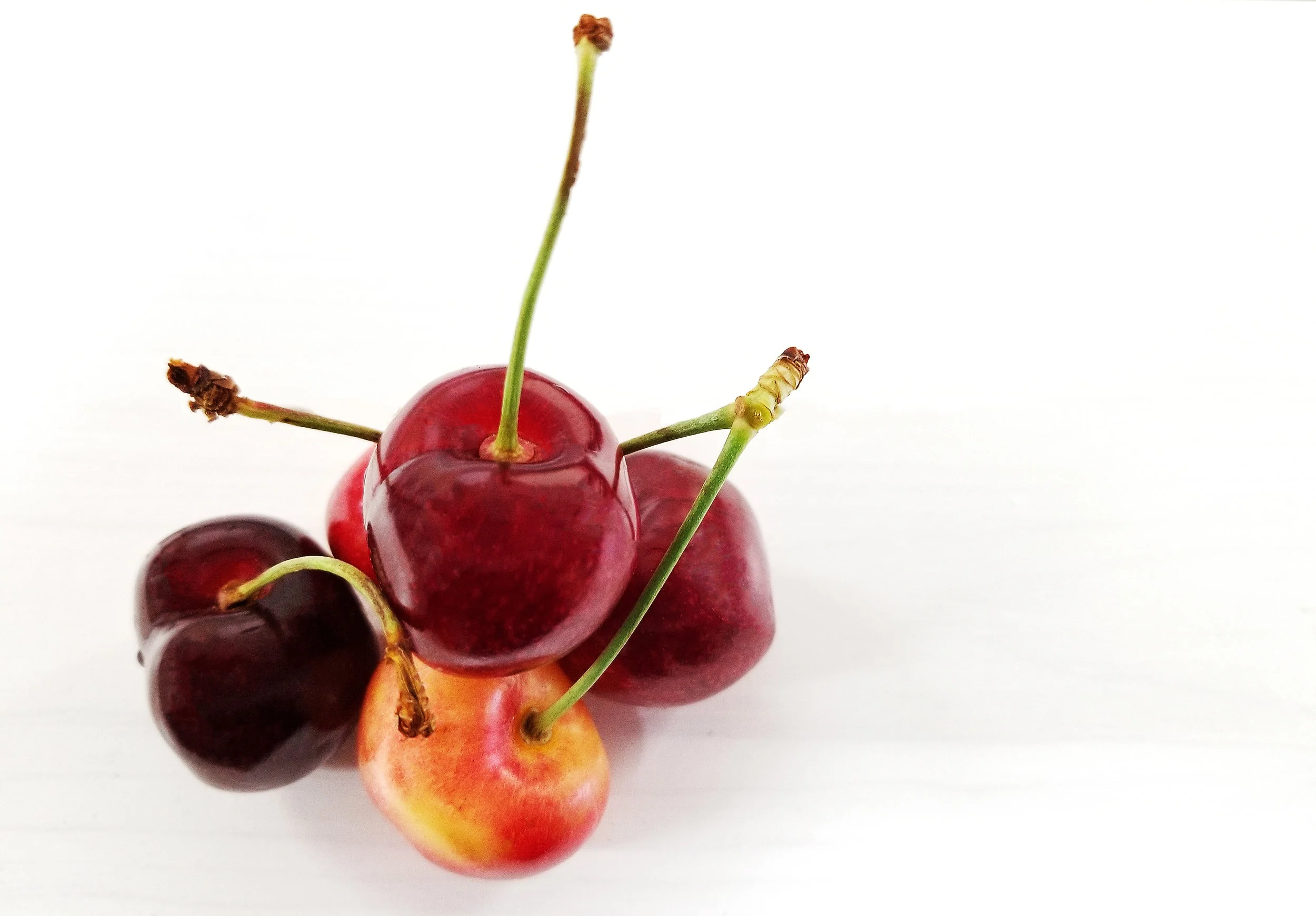 Cherries are here! Strawberry Rainiers, Rainier and Chelans