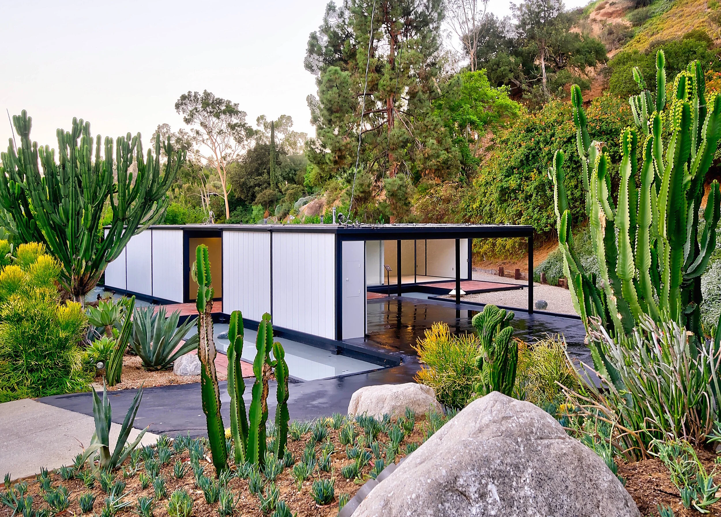 9038 WONDERLAND PARK AVE