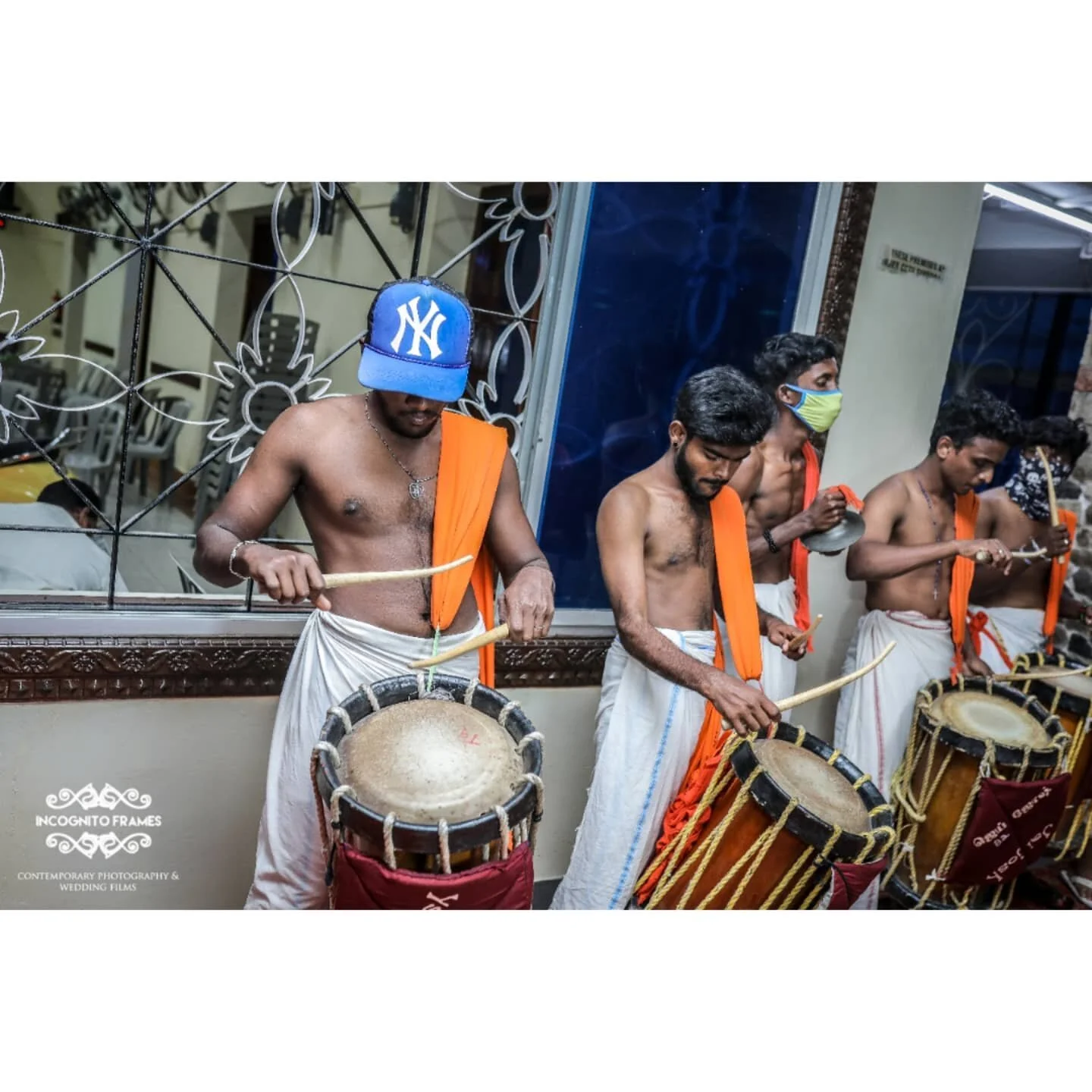 When your heart beats for @yankees but you are still rooted to your #chendamelam #ചെണ്ട

#weddingscenes // #Chennai 
.
.
.
.
.
#weddingphotographers #pinstripepride #southindianwedding #newyorkermag #Tambrahmwedding #yankees  #chennaiwedding #chenda 