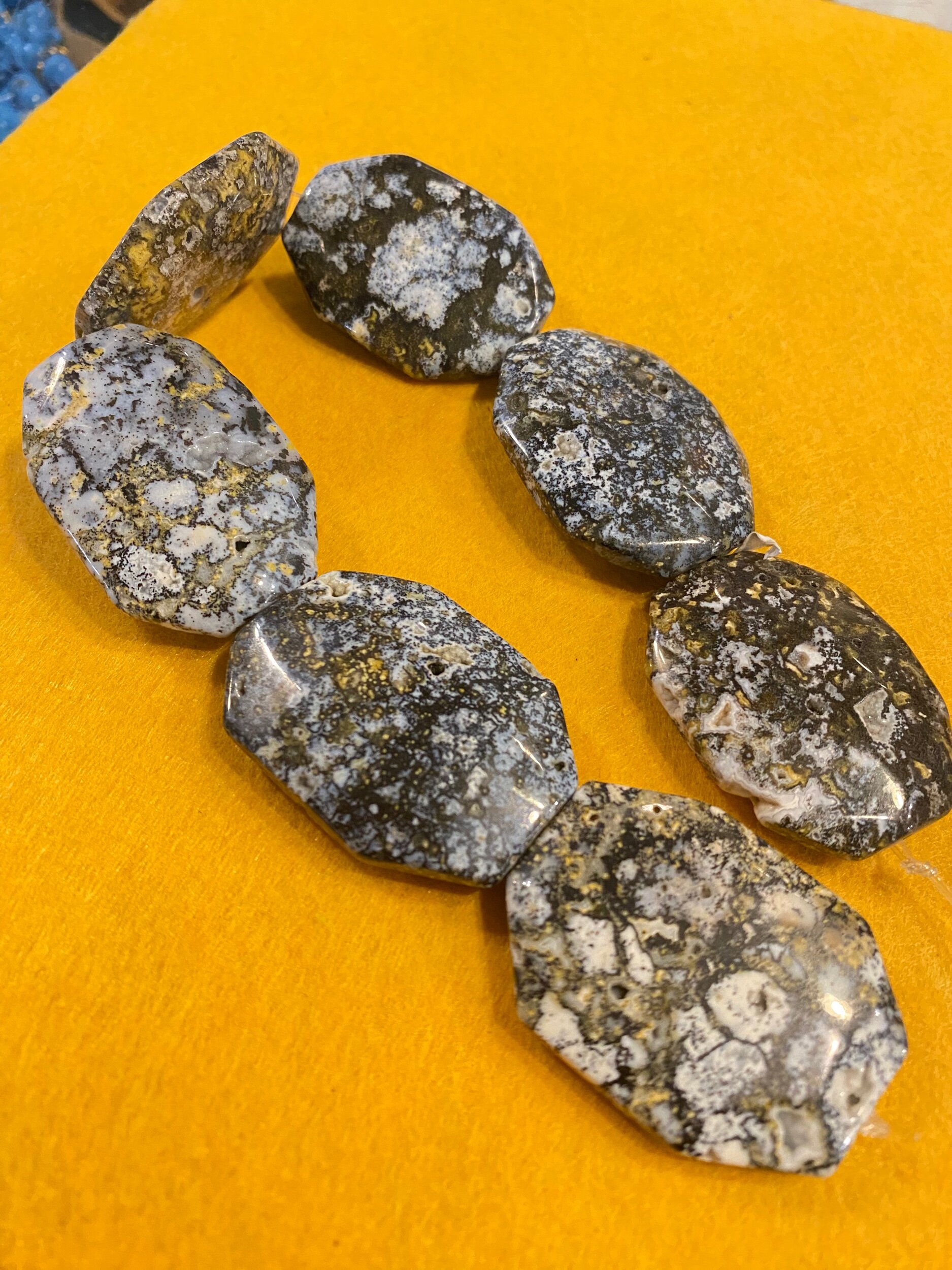 D09827D0-72ED-4A0F-B433-73E7923A9BBE