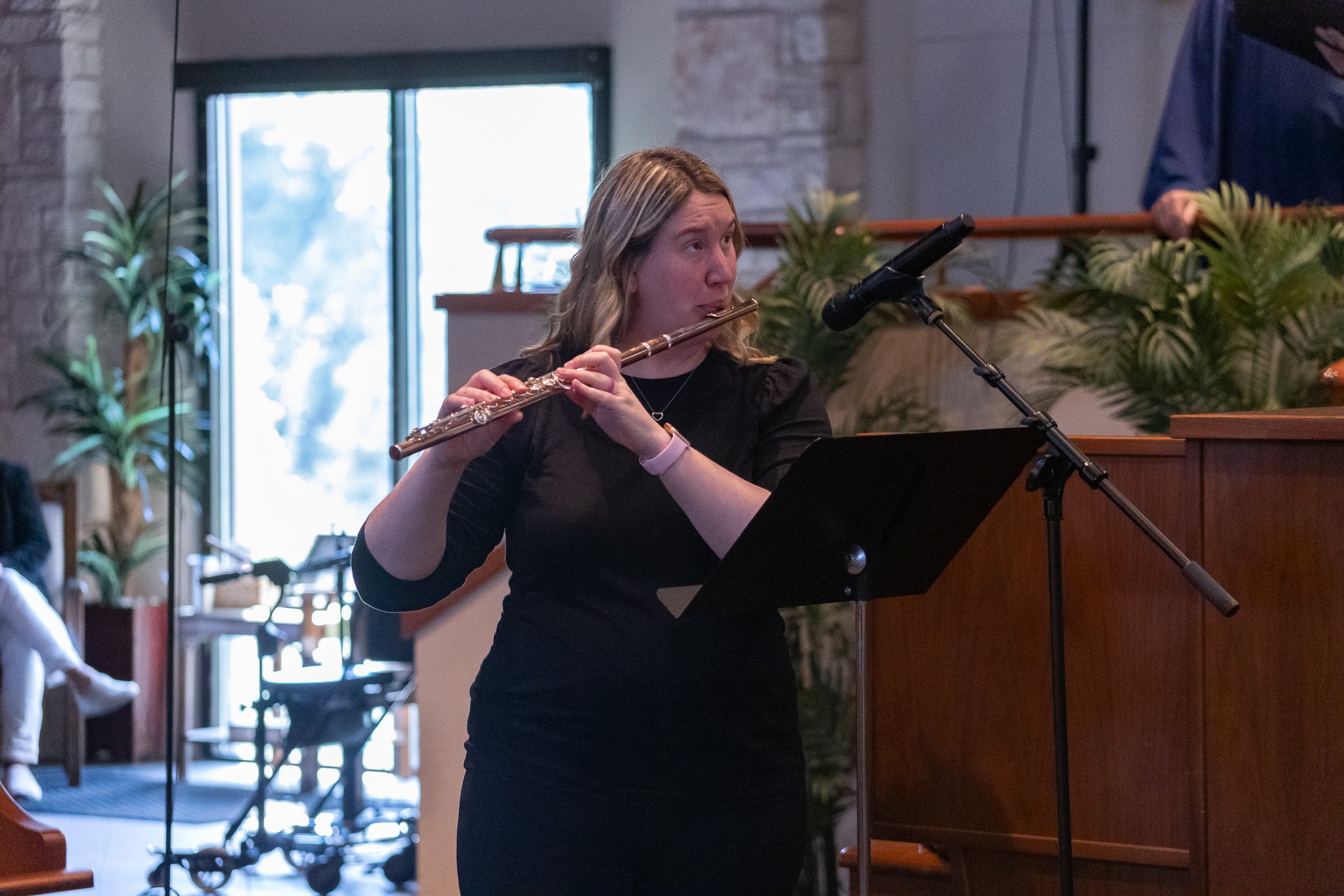 Rebecca Poole on flute-7441.jpg