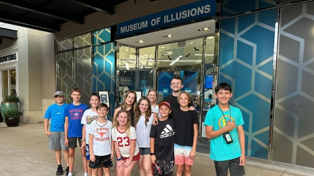 This crew had an amazing time at the Museum of Illusions last Friday night! Our minds were blown, and our tummies were full after some delicious Shake Shack! 🍔🤯