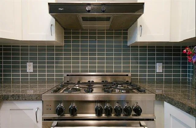 Listing #R2854811        Showing 8 of 37.jpeg