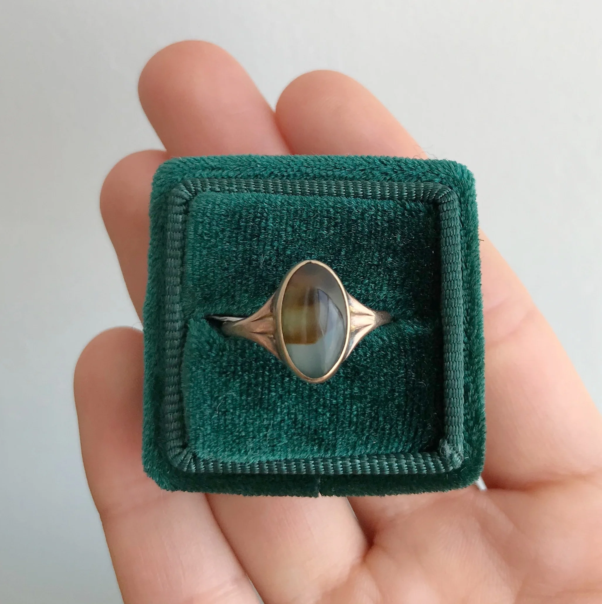 Vintage oval agate ring