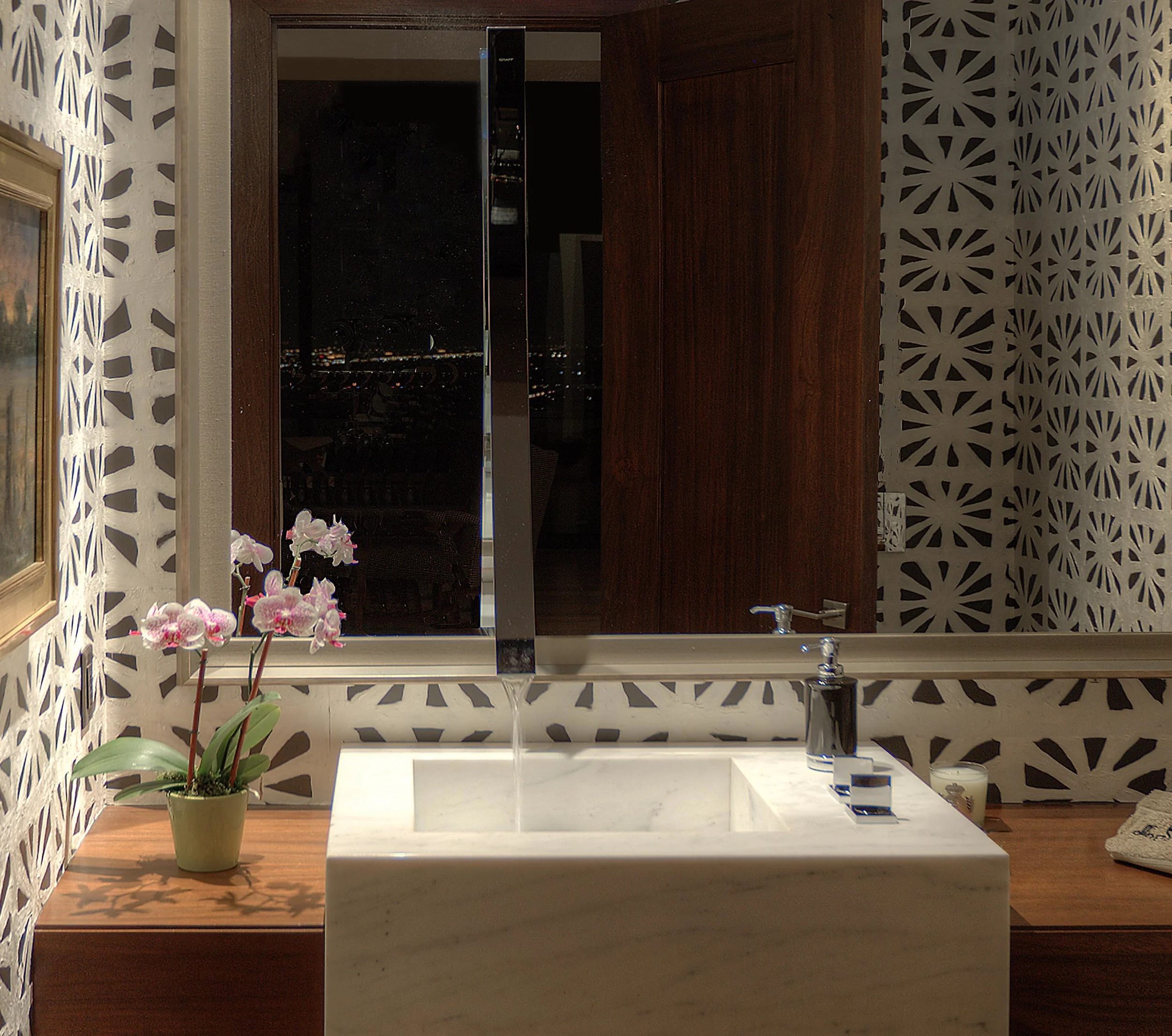 3210-06_E0E9809b_Powder Rm.jpg