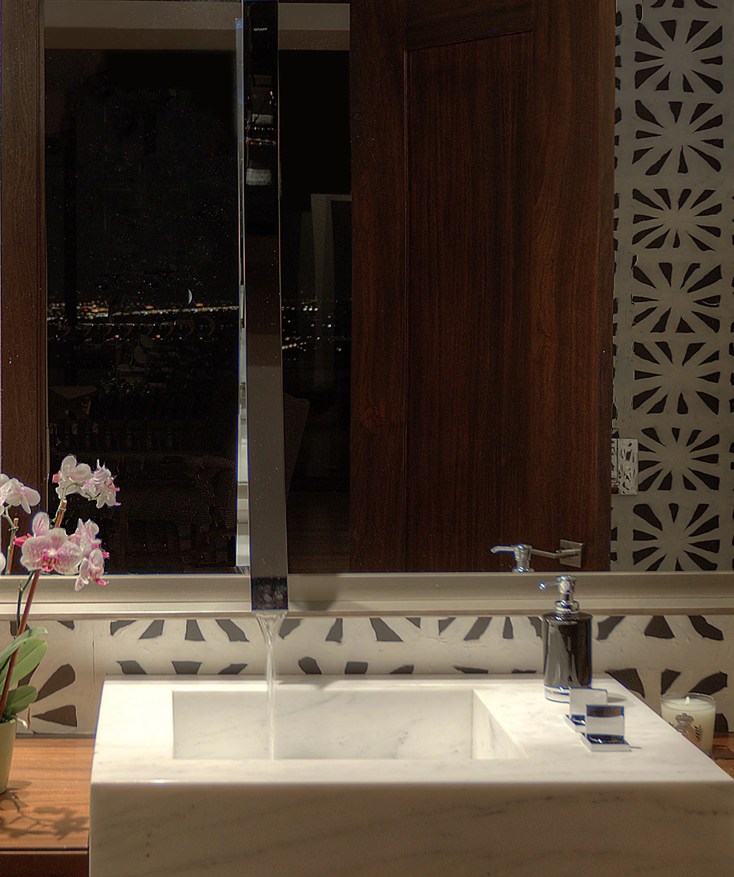 3210-06b_E0E9809b_Powder Rm.jpg