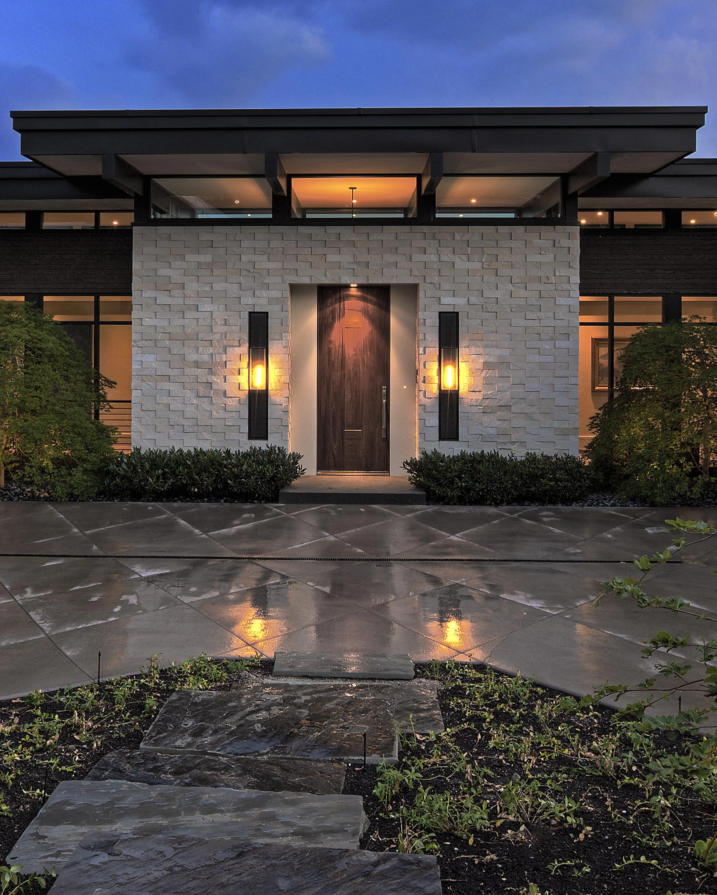 3210-07a_E0E9760_Ext & Steps.jpg