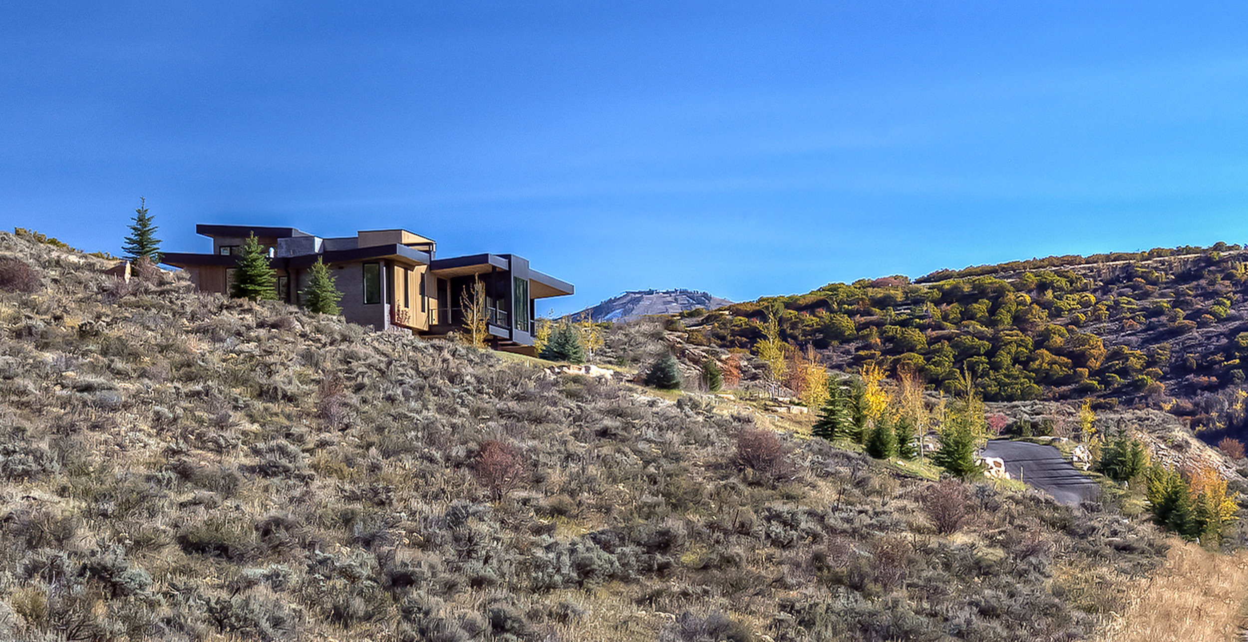 Corey Residence 3713-01b_E0E7819b_Ext Day N Side site .jpg