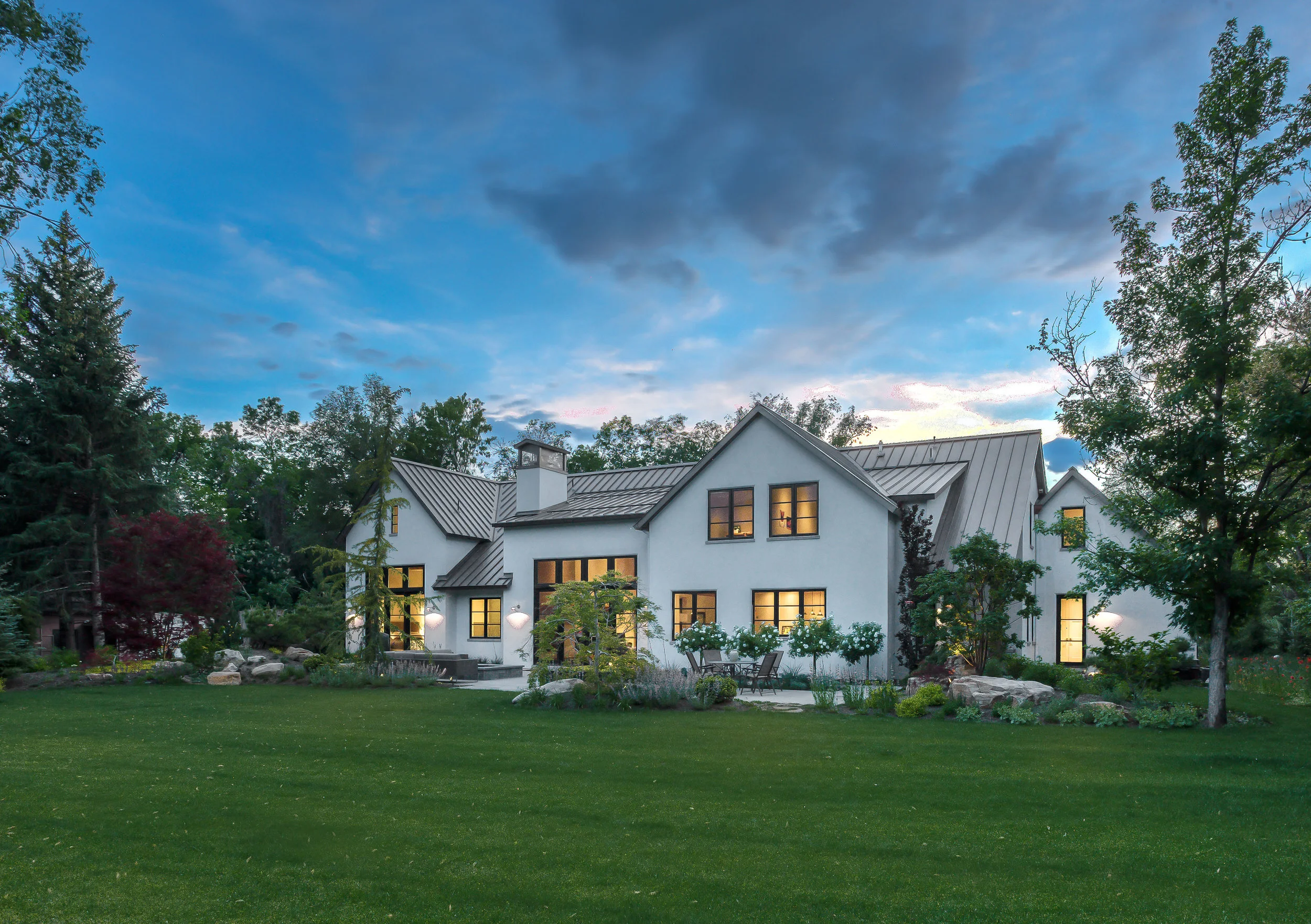Rampton 3704-01e_E0E6616c_Dusk View Side Exterior overall.jpg