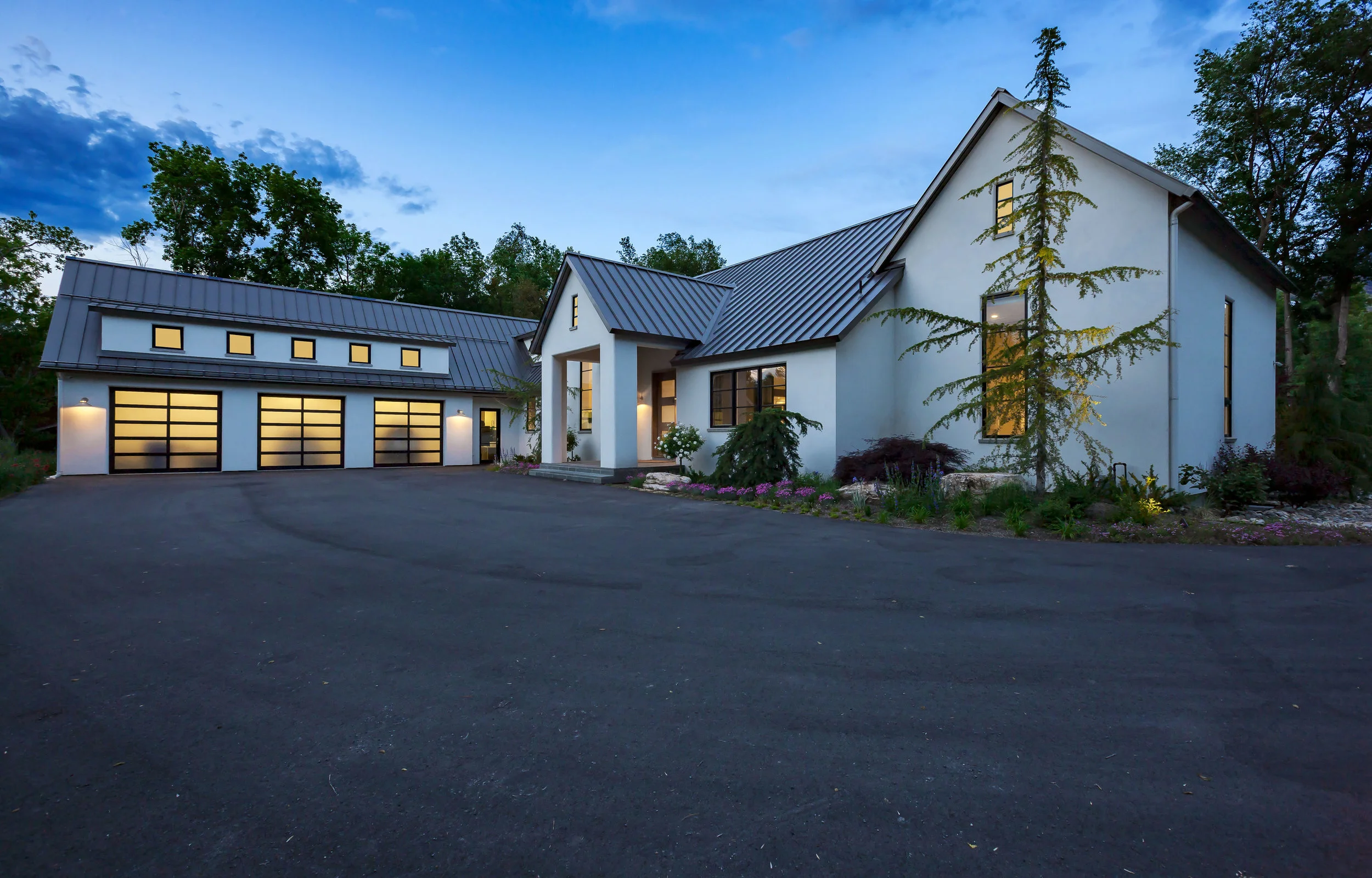 Rampton 3704-02_E0E6626_ Ext Dusk Driveway side Overall.jpg