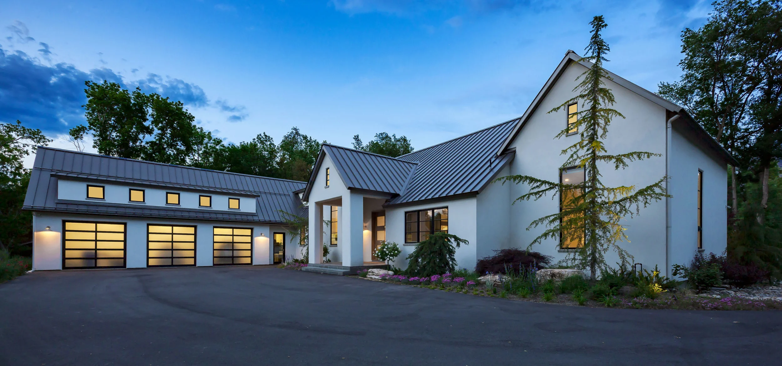 Rampton 3704-02a_E0E6626a_ Ext Dusk Driveway side Overall.jpg
