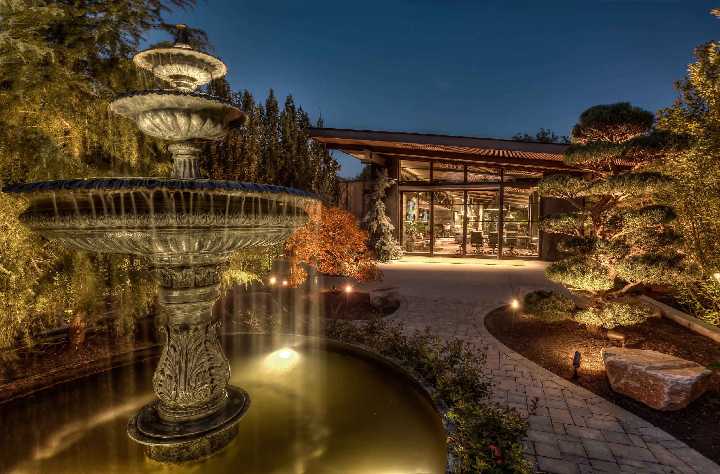 Michael Upwall Office 3710-21_E0E7652_Dusk Ext Fountain to Slider.jpg