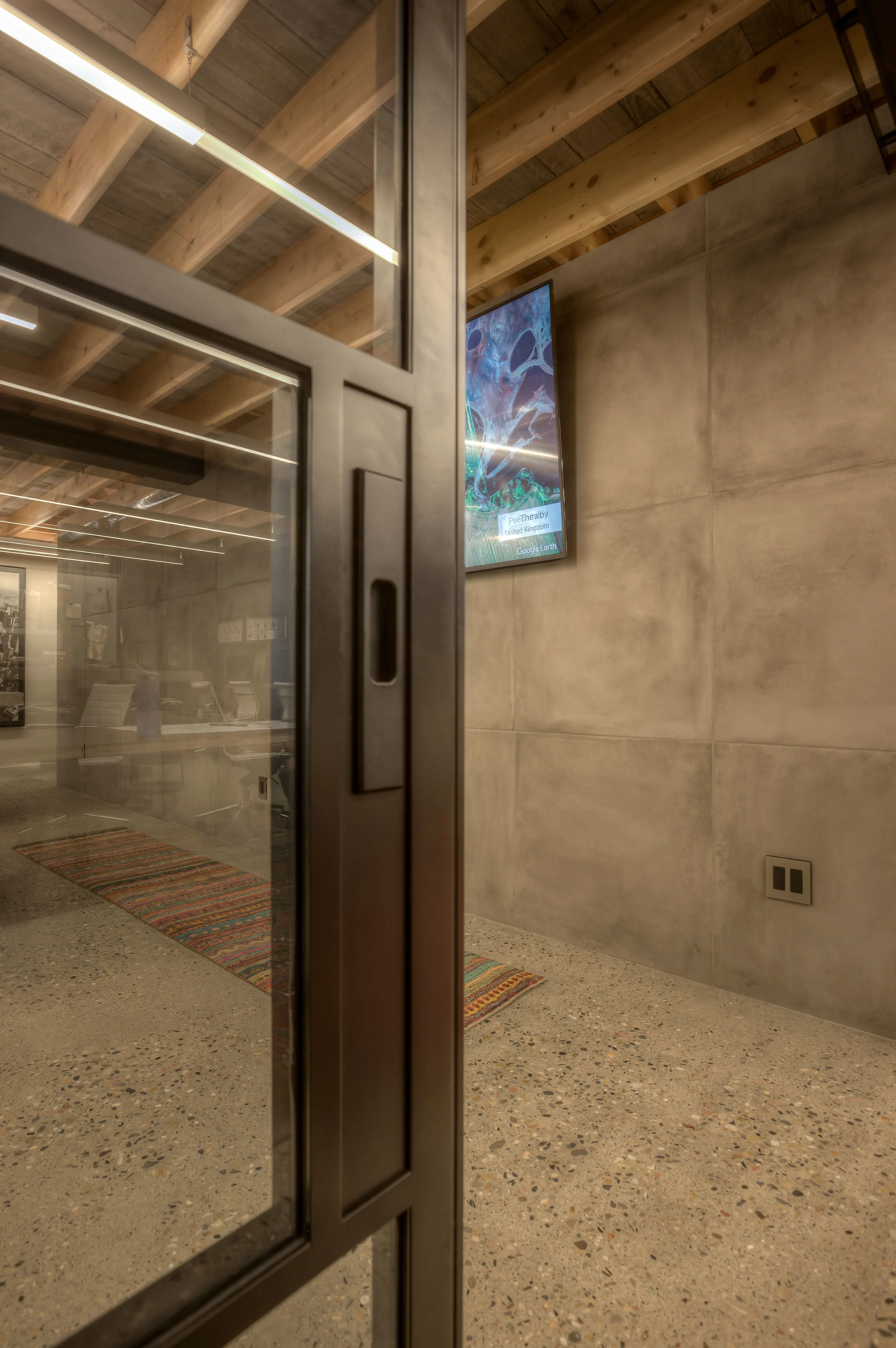 Michael Upwall Office 3710-22_E0E7693_Kitchen Slider Detail.jpg
