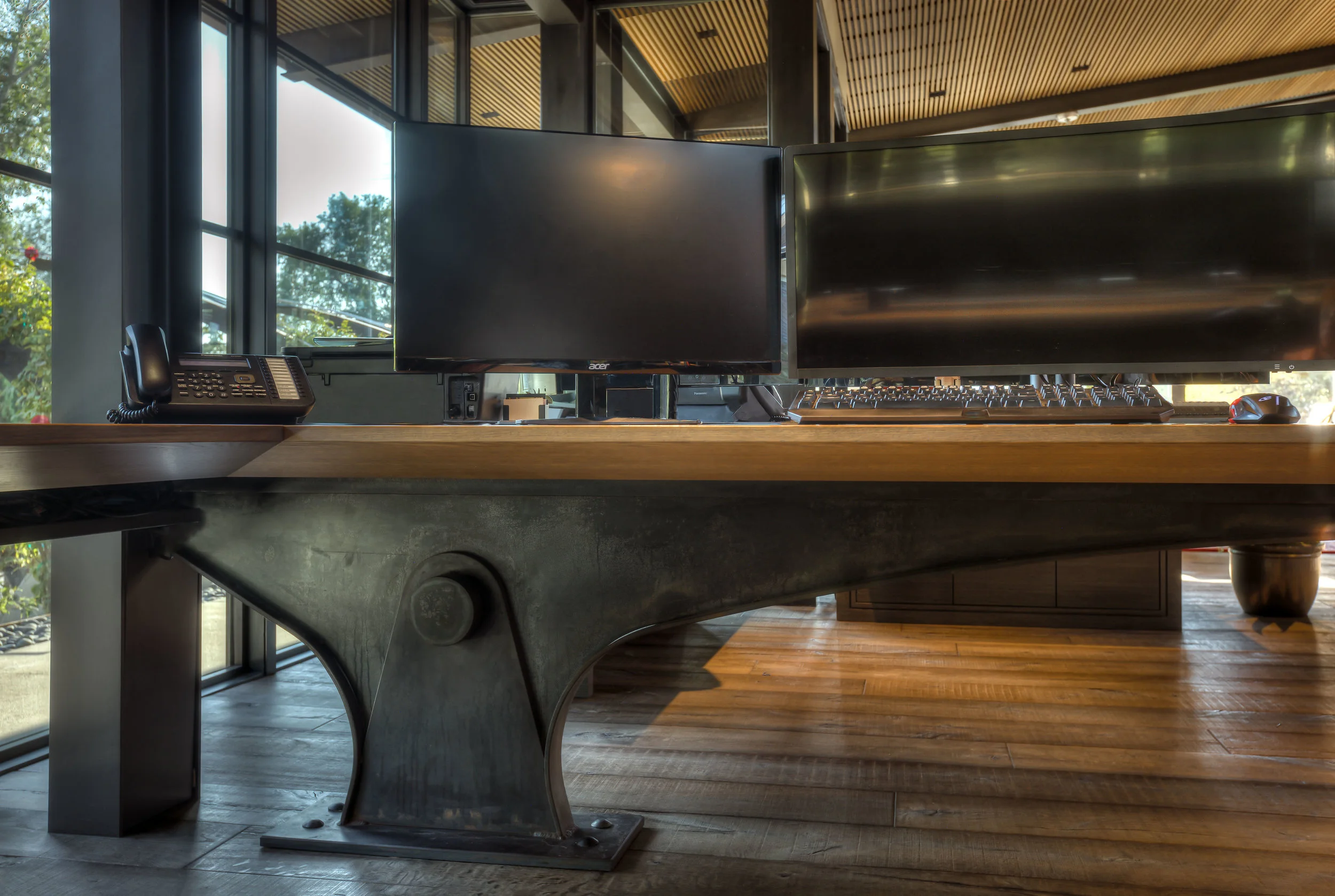 Michael Upwall Office 3710-23_E0E7553_Desk pedestal.jpg