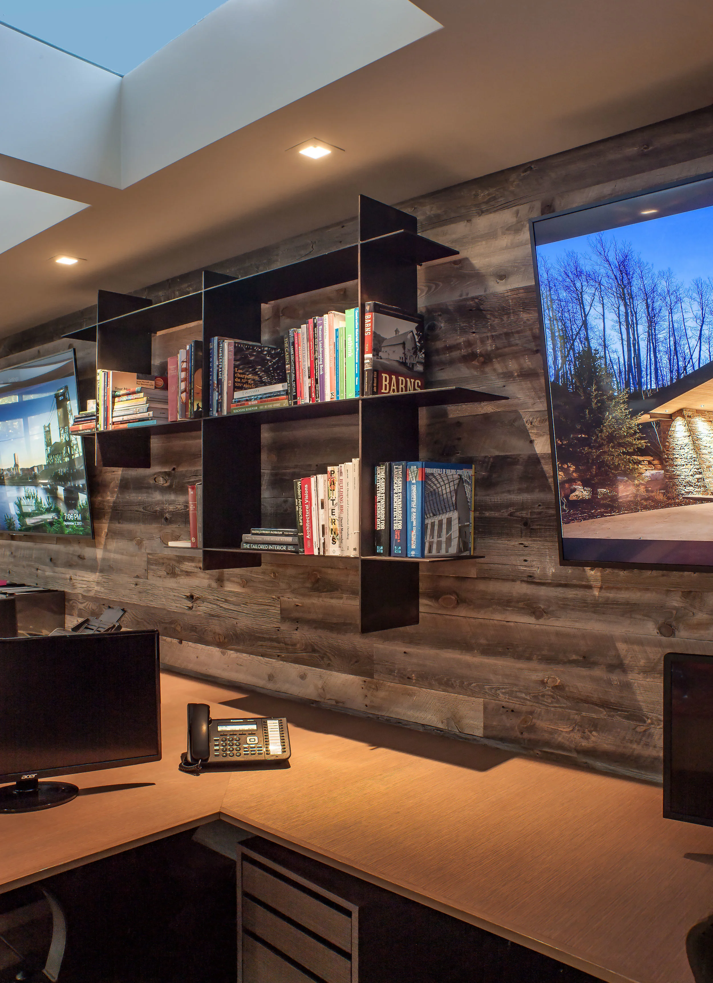 Michael Upwall Office 3710-27_E0E7598_Bookcase Detail.jpg