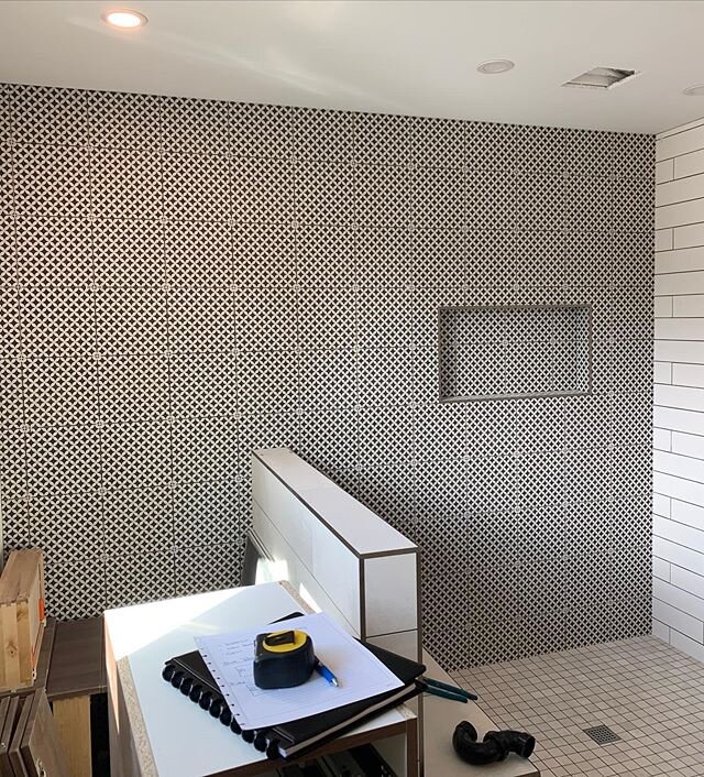LOVE this en-suite feature wall! .
.
.
#inprogress #yeg #yegflooring #yegtile #yegreno #contractor #tile #tilesetter #flooring #pattern #backsplash #tilewall #porcelaintile #grey #glazed #glazedtile #interiors #interiordesign #shower #showertile #bat