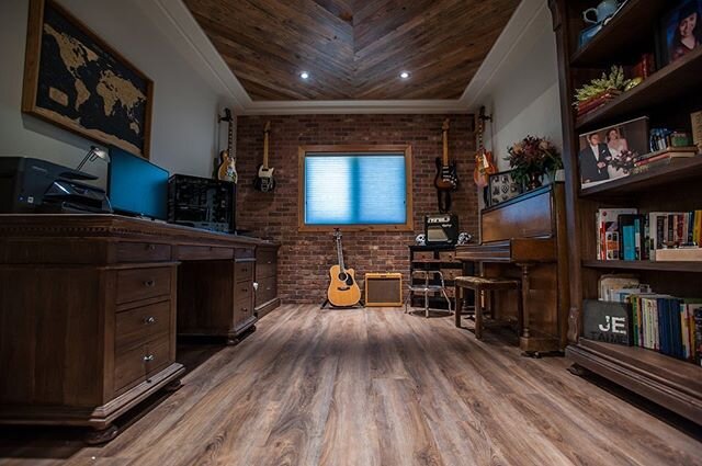 Exposed brick and a fantastic floor! .
.
.
.

#yeg #yegflooring #yegtile #yegreno #contractor #tile #tilesetter #flooring #pattern #backsplash #tilewall #porcelaintile #grey #glazed #glazedtile #interiors #interiordesign #flooring #lvt #hardwood #yeg